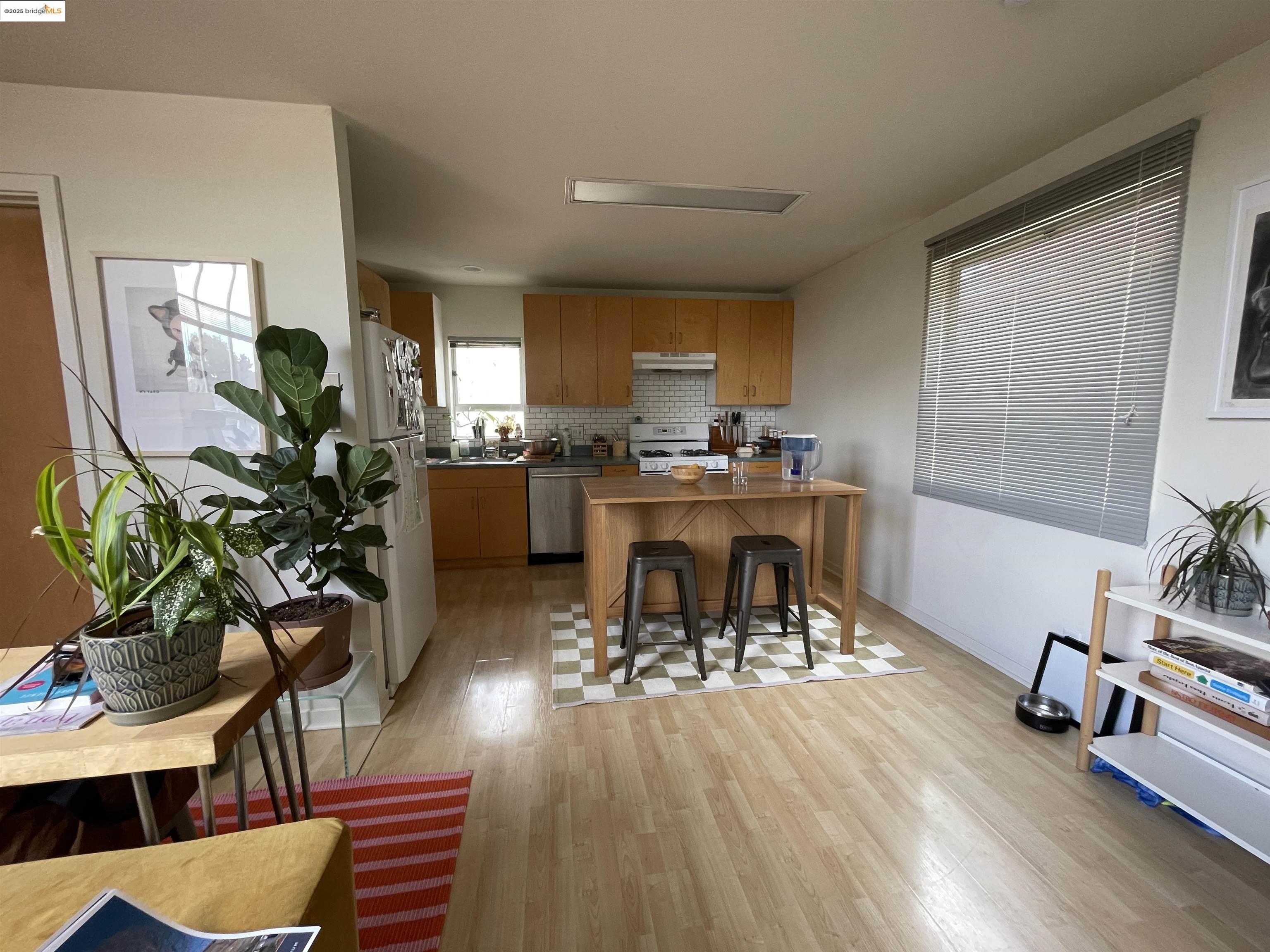 Detail Gallery Image 9 of 23 For 6450 Doyle Street, Emeryville,  CA 94606-8 - – Beds | – Baths