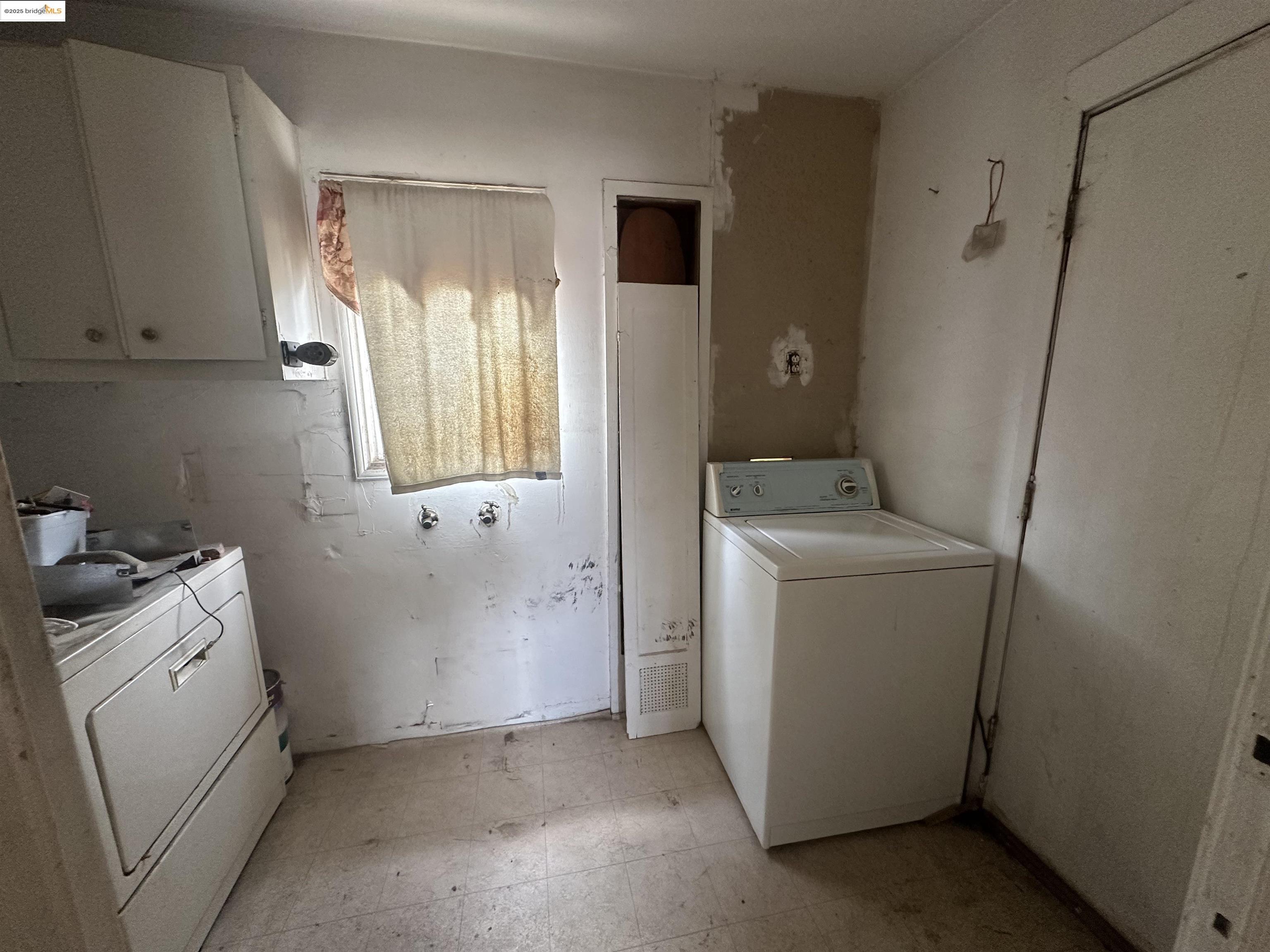 Detail Gallery Image 12 of 27 For 2057 84th Ave, Oakland,  CA 94621 - 2 Beds | 1 Baths