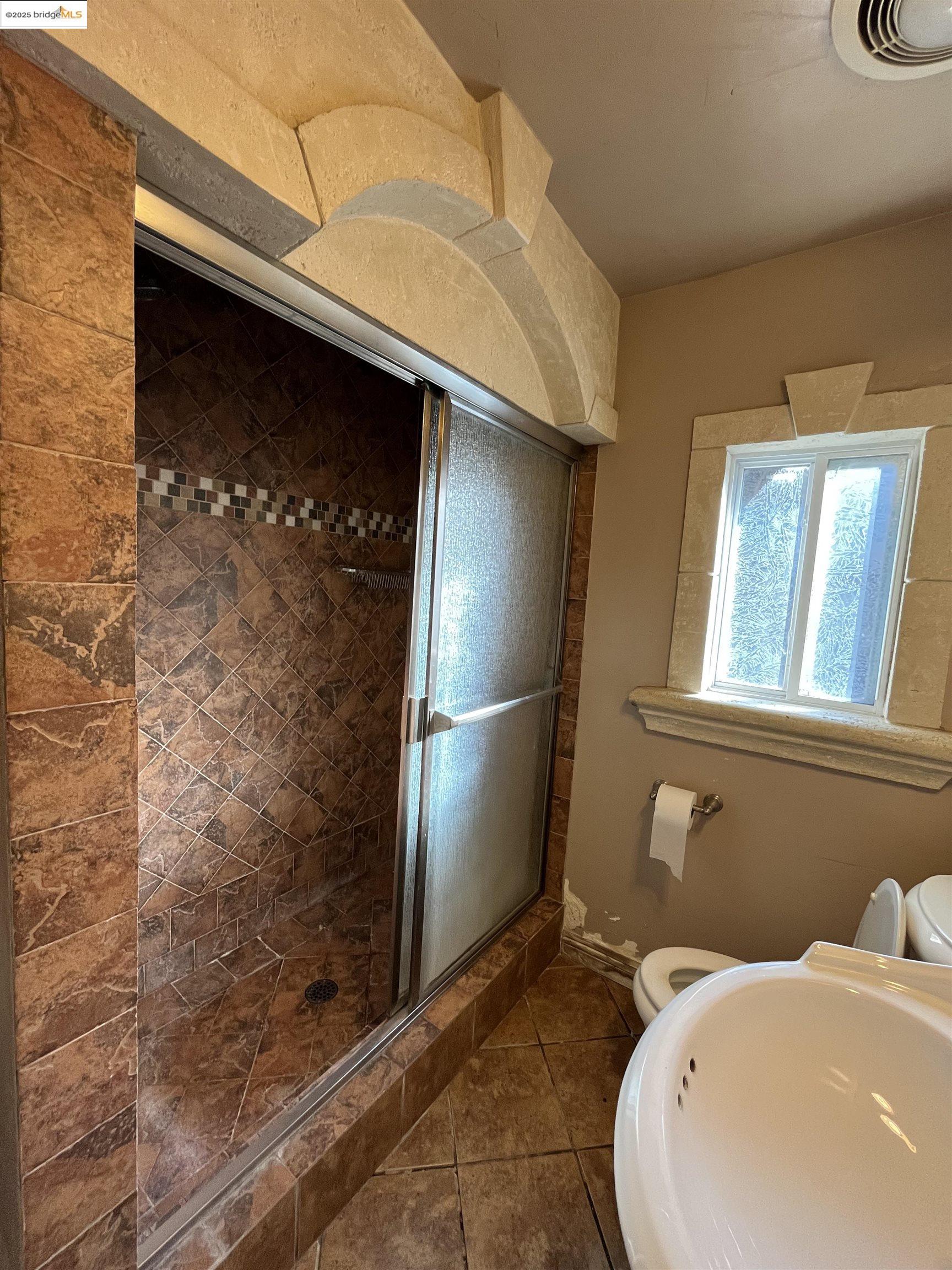 Detail Gallery Image 16 of 27 For 2057 84th Ave, Oakland,  CA 94621 - 2 Beds | 1 Baths
