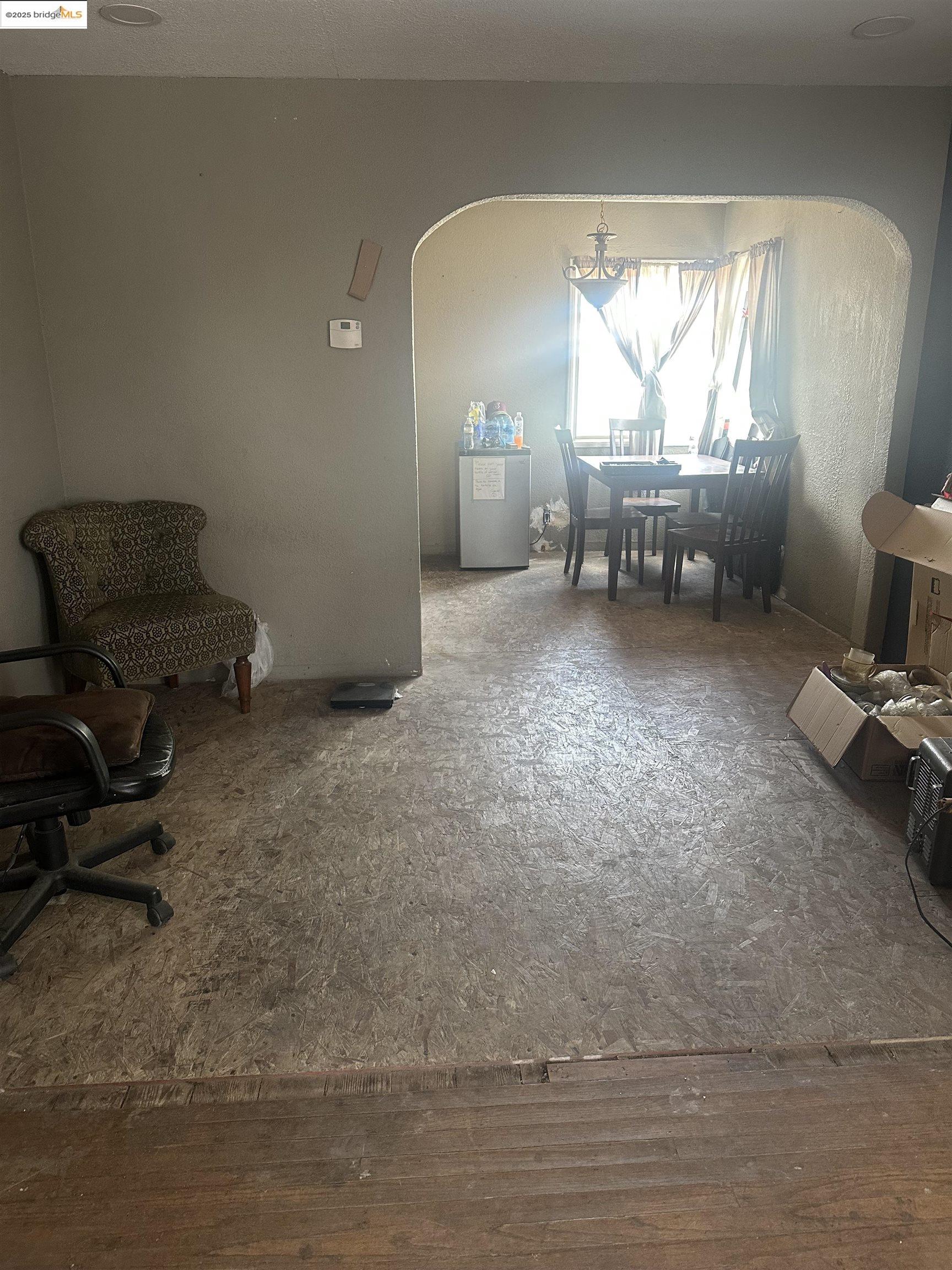 Detail Gallery Image 9 of 27 For 2057 84th Ave, Oakland,  CA 94621 - 2 Beds | 1 Baths
