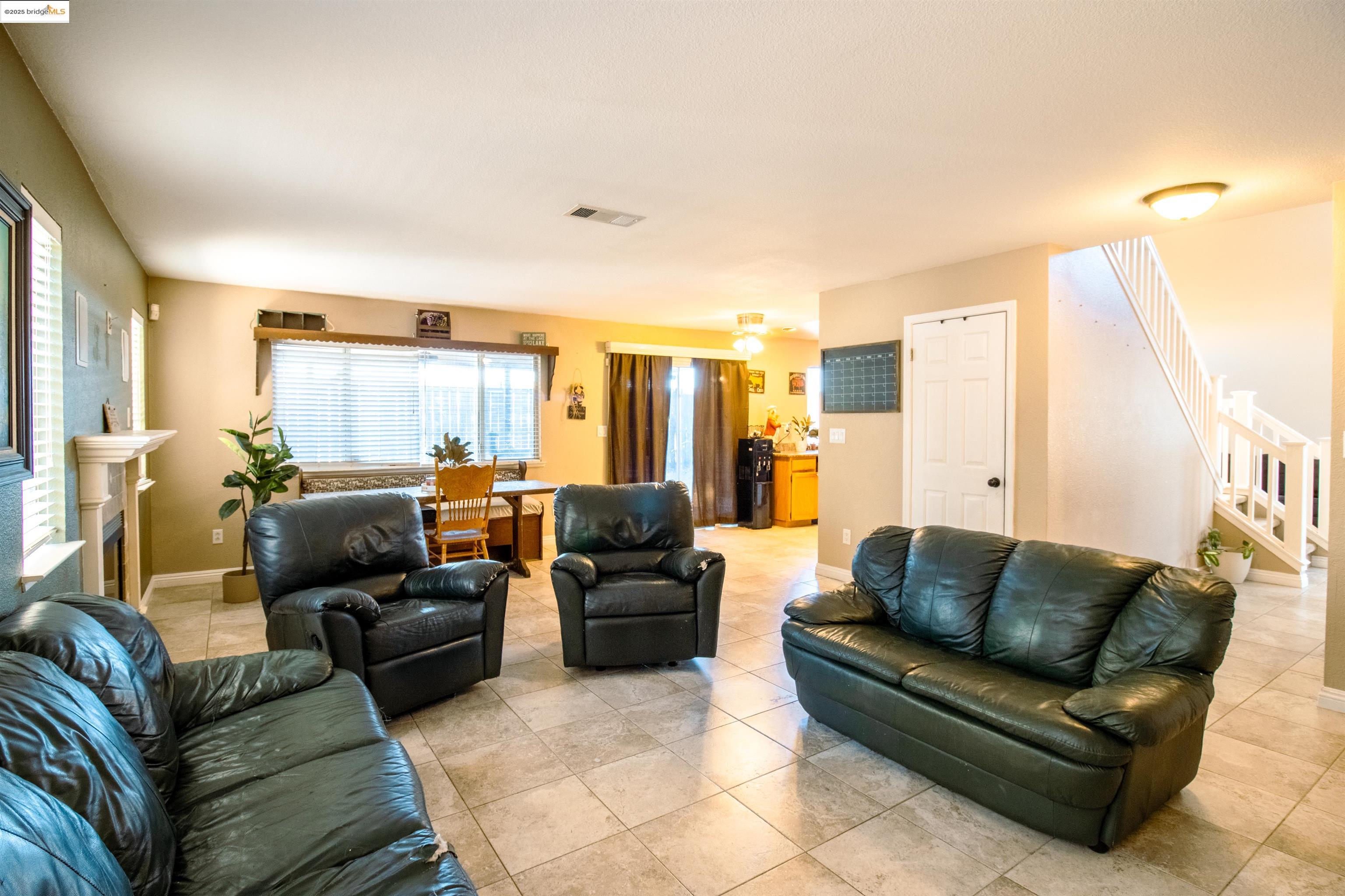 Detail Gallery Image 11 of 23 For 3985 S Coral Ct, Discovery Bay,  CA 94505 - 4 Beds | 2/1 Baths