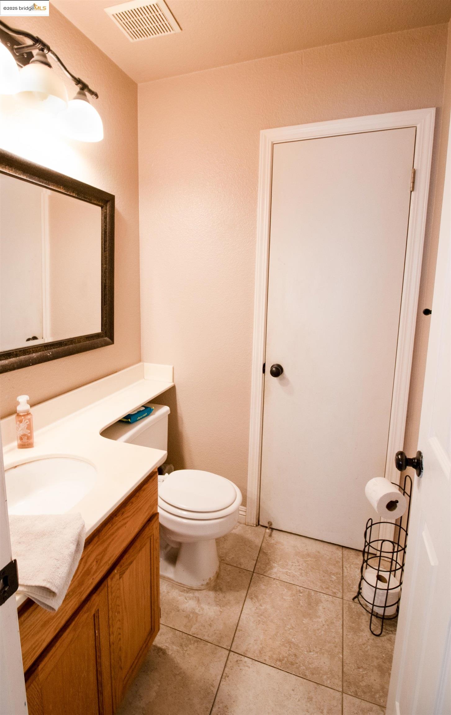 Detail Gallery Image 12 of 23 For 3985 S Coral Ct, Discovery Bay,  CA 94505 - 4 Beds | 2/1 Baths