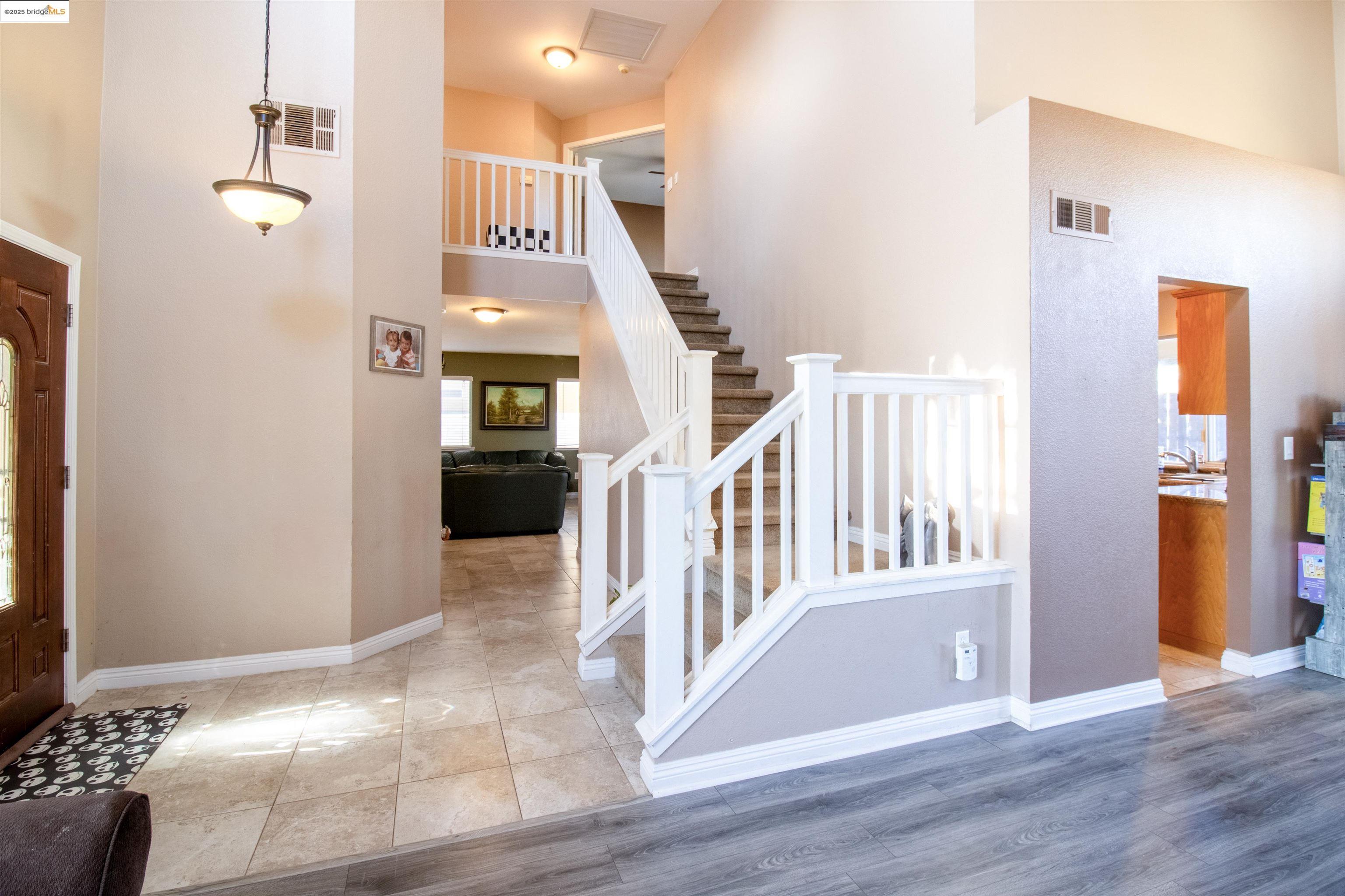 Detail Gallery Image 5 of 23 For 3985 S Coral Ct, Discovery Bay,  CA 94505 - 4 Beds | 2/1 Baths