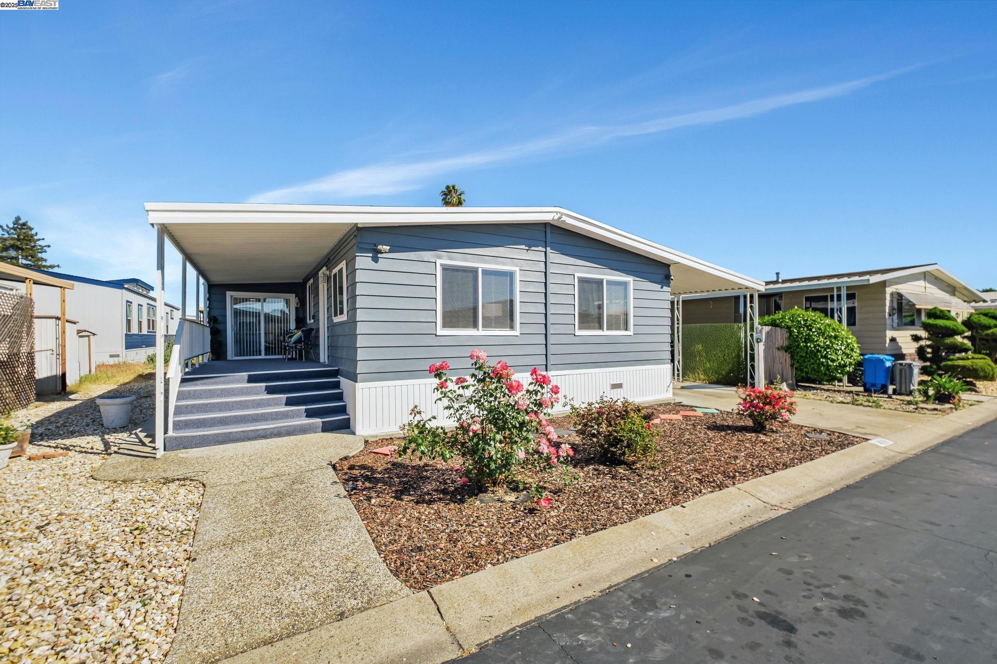 Detail Gallery Image 2 of 41 For 409 Fiji Circle, Union City,  CA 94587 - 2 Beds | 2 Baths