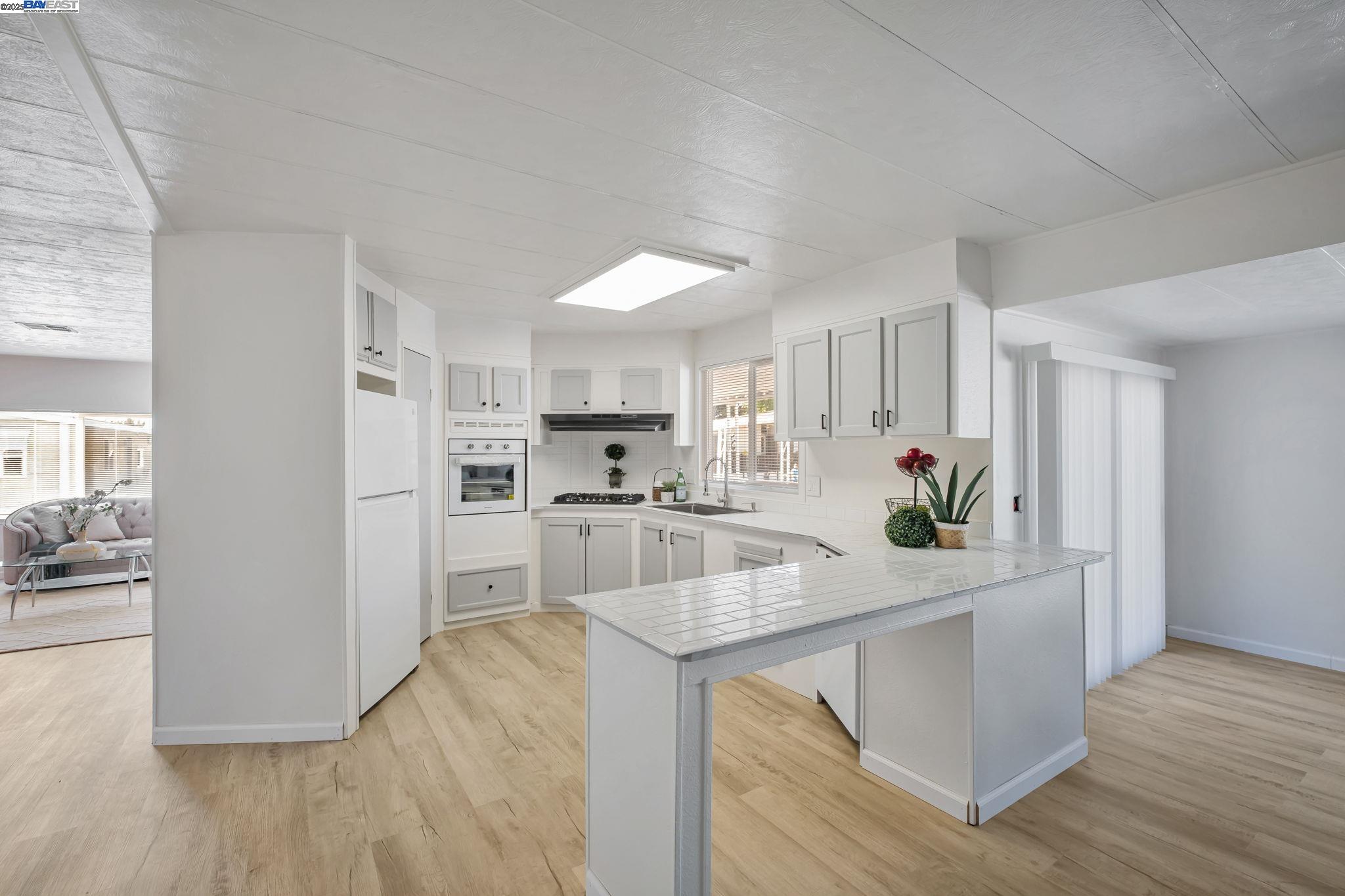 Detail Gallery Image 17 of 41 For 409 Fiji Circle, Union City,  CA 94587 - 2 Beds | 2 Baths