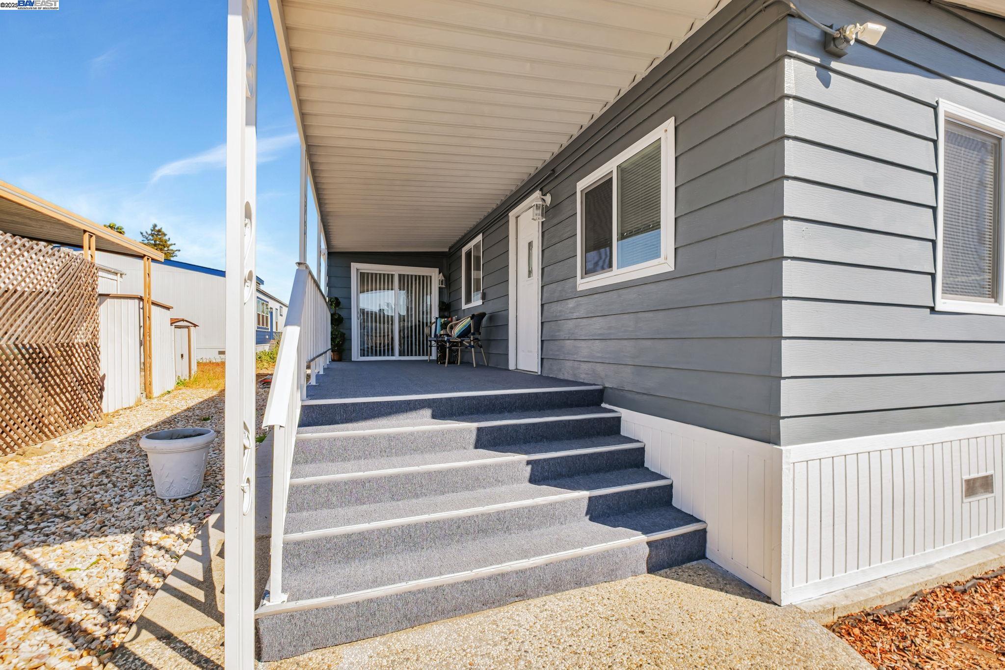 Detail Gallery Image 4 of 41 For 409 Fiji Circle, Union City,  CA 94587 - 2 Beds | 2 Baths