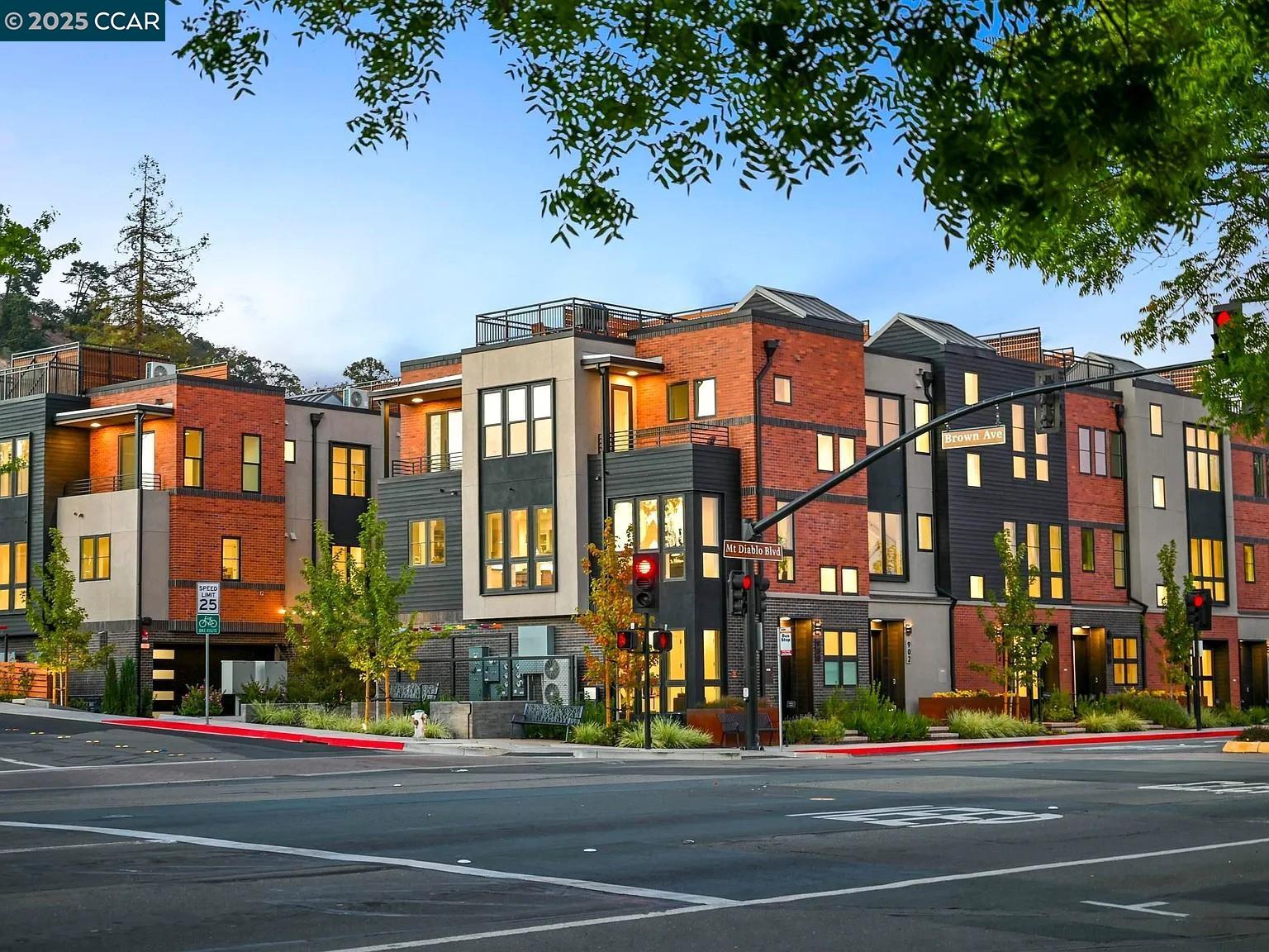 Detail Gallery Image 1 of 39 For 922 Brown Avenue, Lafayette,  CA 94549 - 2 Beds | 2/1 Baths