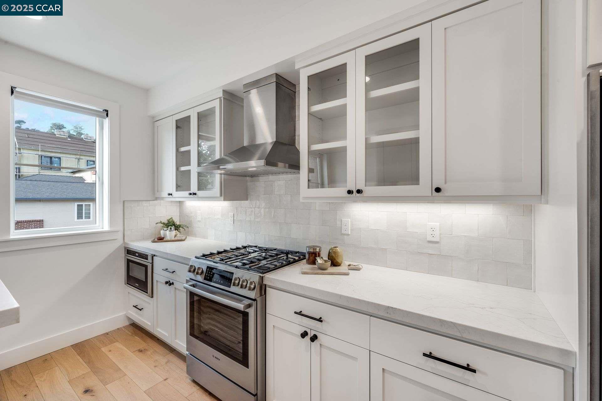 Detail Gallery Image 11 of 39 For 922 Brown Avenue, Lafayette,  CA 94549 - 2 Beds | 2/1 Baths