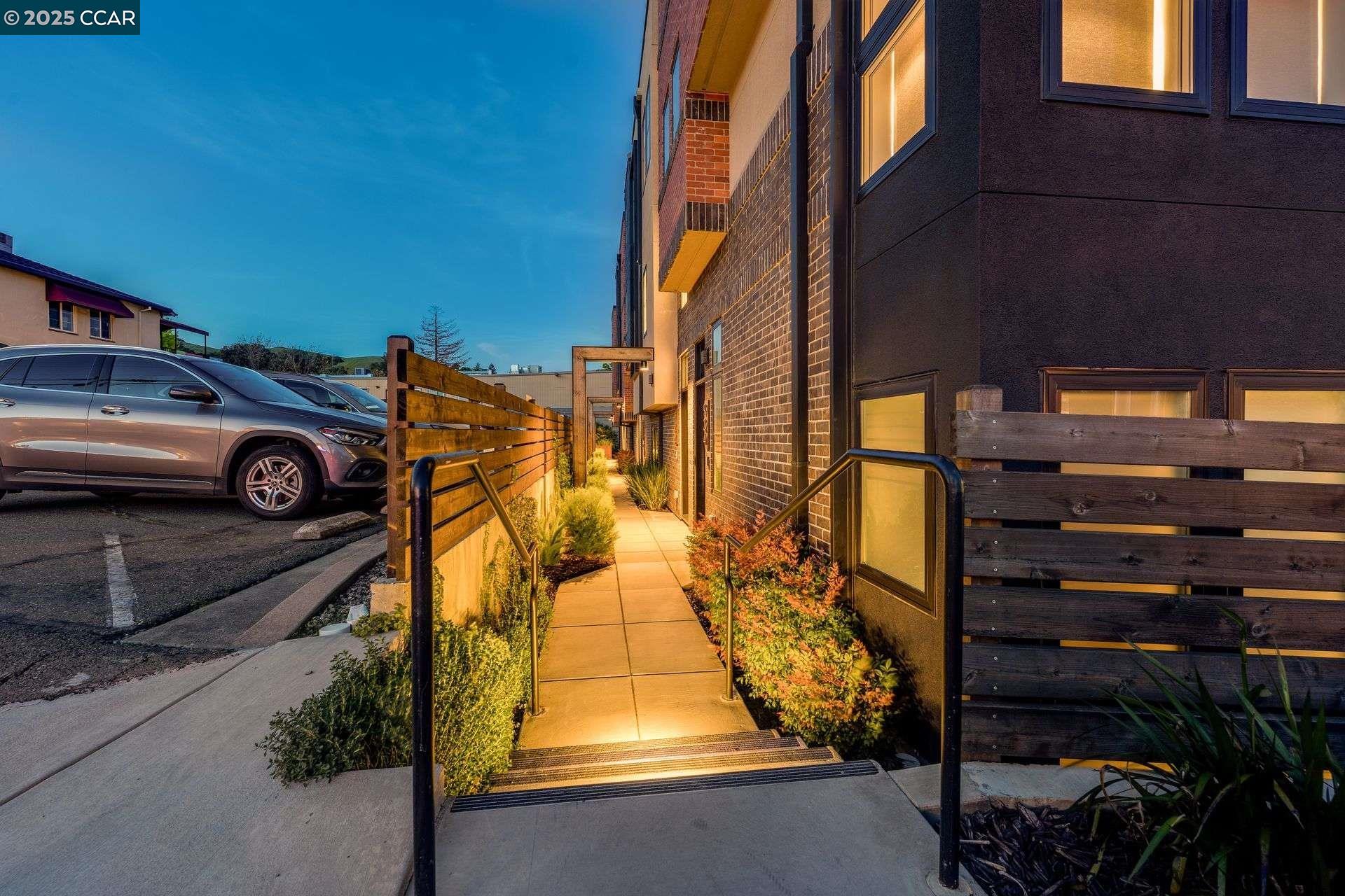 Detail Gallery Image 4 of 39 For 922 Brown Avenue, Lafayette,  CA 94549 - 2 Beds | 2/1 Baths