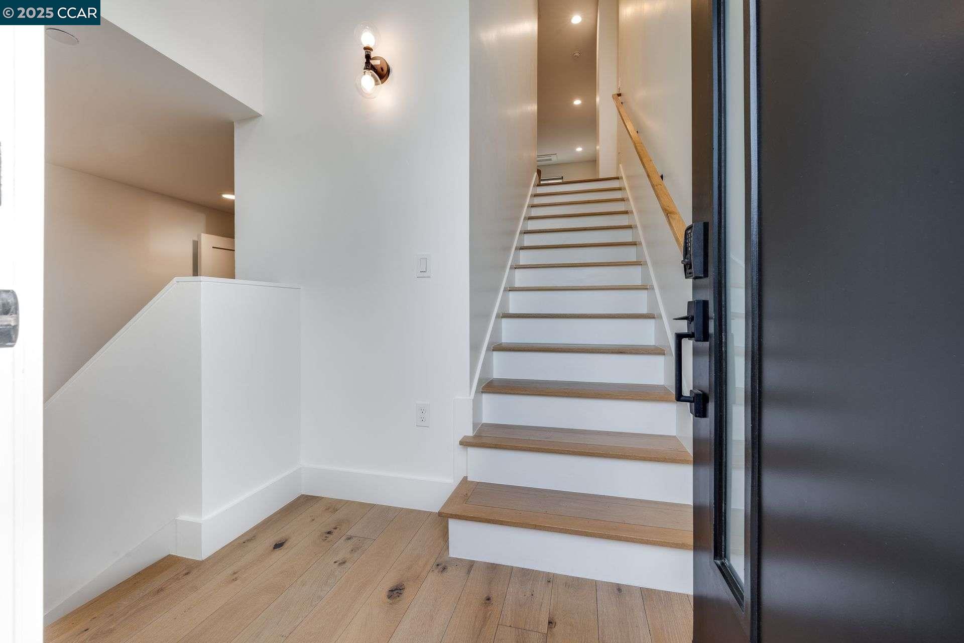 Detail Gallery Image 5 of 39 For 922 Brown Avenue, Lafayette,  CA 94549 - 2 Beds | 2/1 Baths