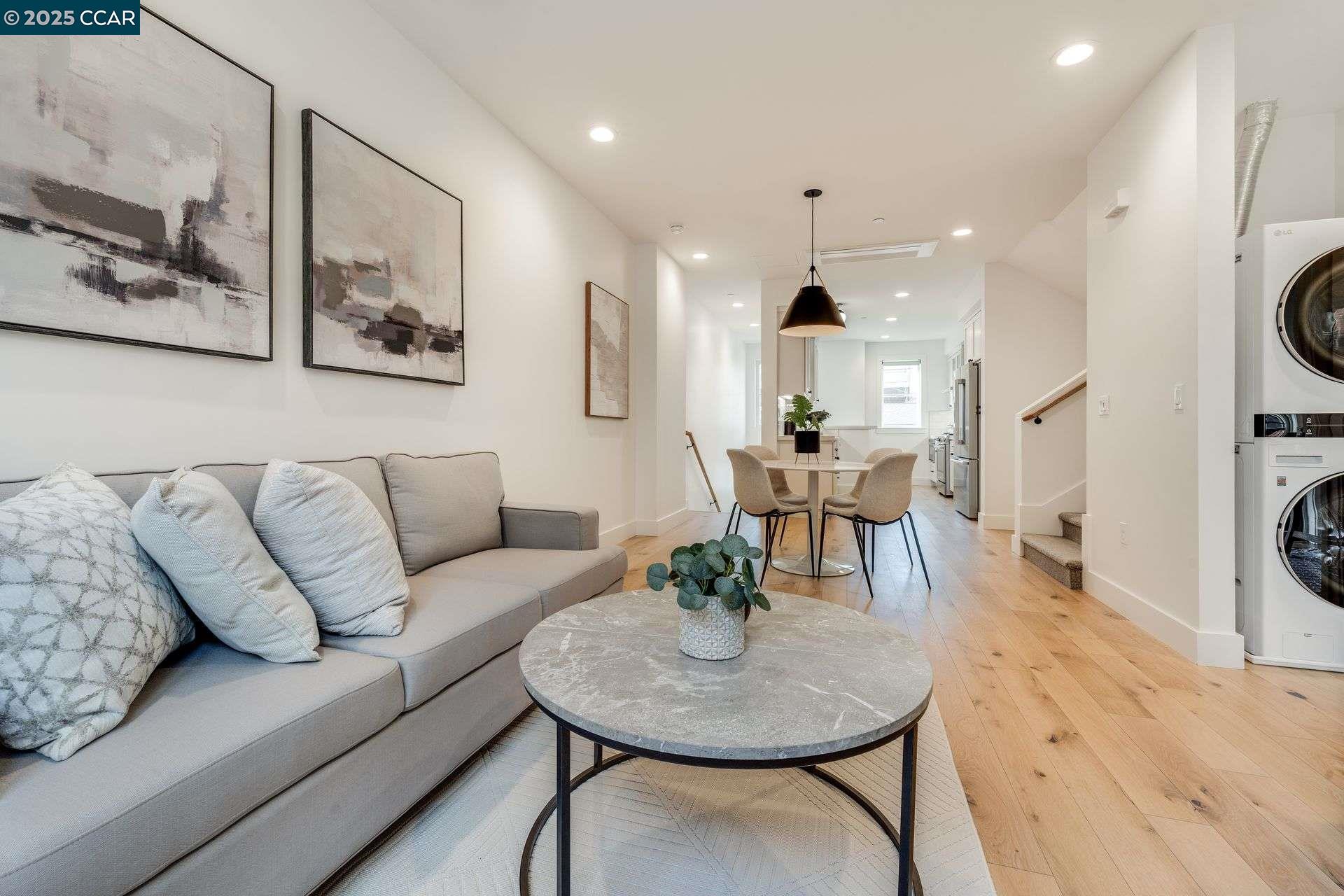 Detail Gallery Image 8 of 39 For 922 Brown Avenue, Lafayette,  CA 94549 - 2 Beds | 2/1 Baths