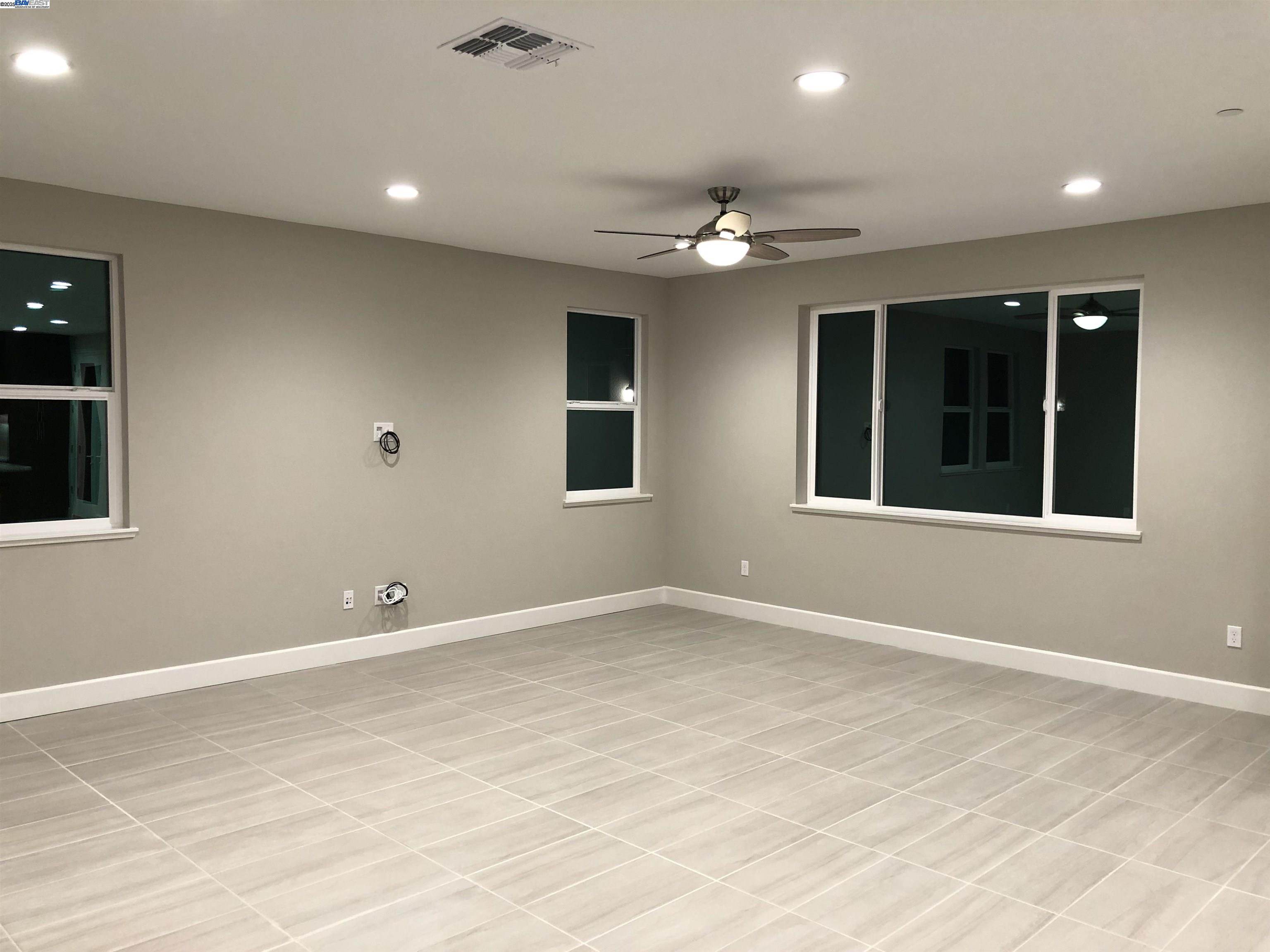 Detail Gallery Image 11 of 25 For 1401 S Durant Ter, Mountain House,  CA 95391 - 4 Beds | 3/1 Baths