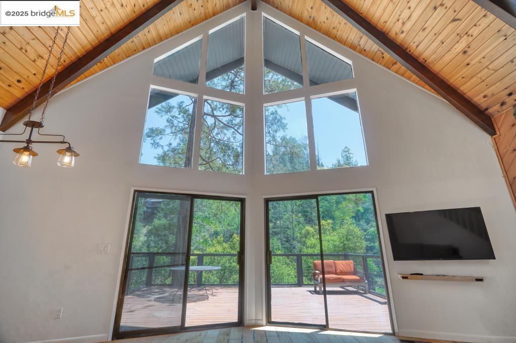 Detail Gallery Image 5 of 21 For 20224 Lower Skyridge Dr., Groveland,  CA 95321 - 3 Beds | 2/1 Baths