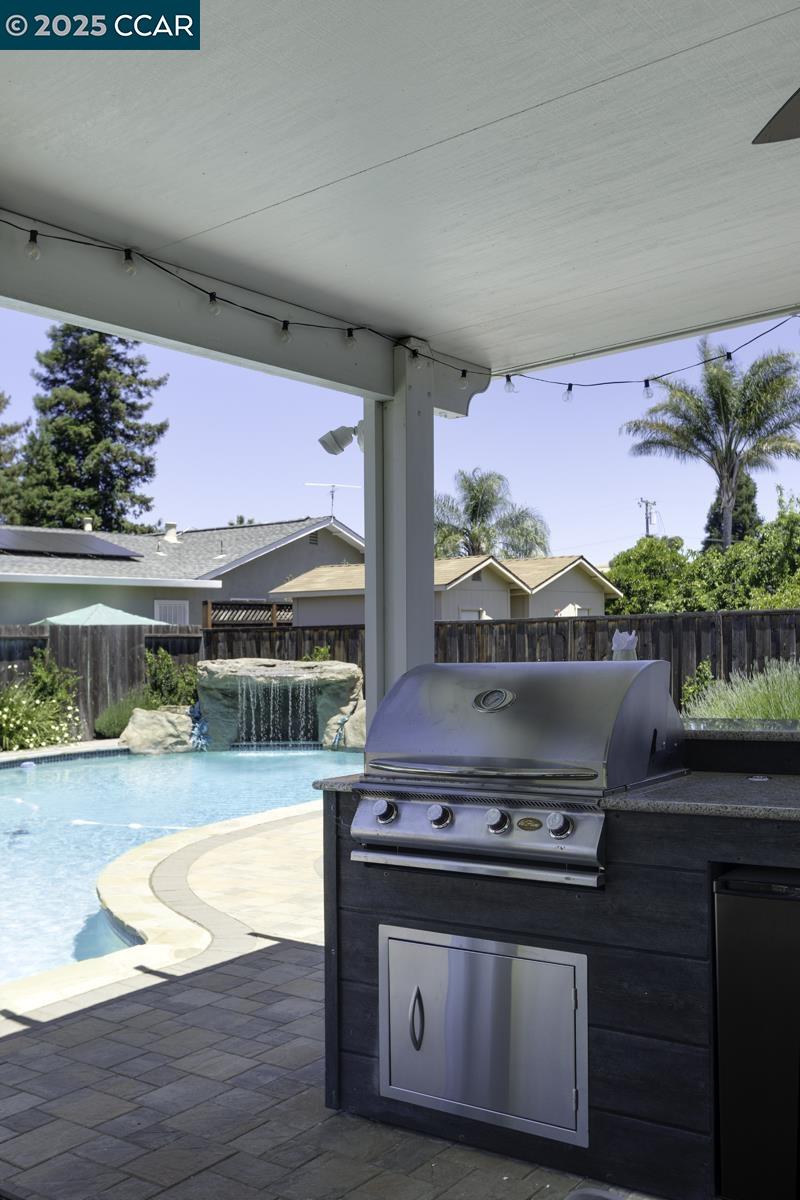Detail Gallery Image 20 of 32 For 1689 Joelle Dr, Concord,  CA 94521 - 3 Beds | 2/1 Baths