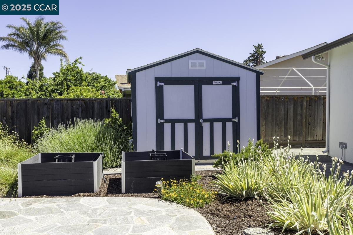 Detail Gallery Image 26 of 32 For 1689 Joelle Dr, Concord,  CA 94521 - 3 Beds | 2/1 Baths