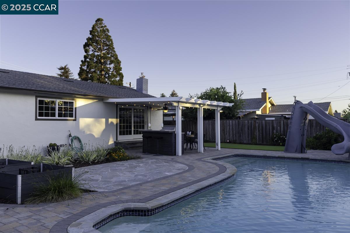Detail Gallery Image 30 of 32 For 1689 Joelle Dr, Concord,  CA 94521 - 3 Beds | 2/1 Baths