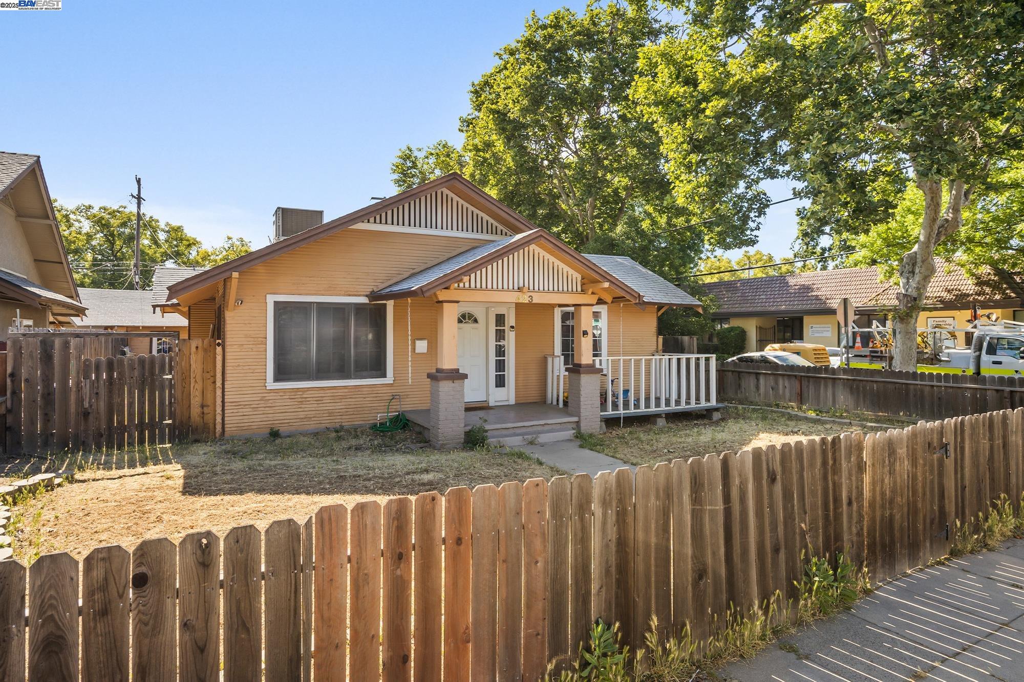 Detail Gallery Image 1 of 1 For 423 High St, Modesto,  CA 95354 - 3 Beds | 1 Baths