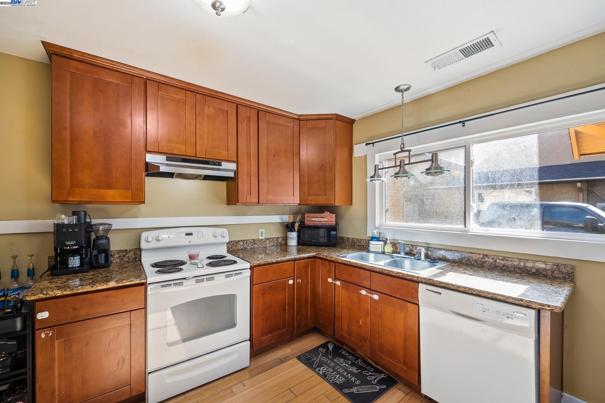 Detail Gallery Image 11 of 28 For 423 High St, Modesto,  CA 95354 - 3 Beds | 1 Baths
