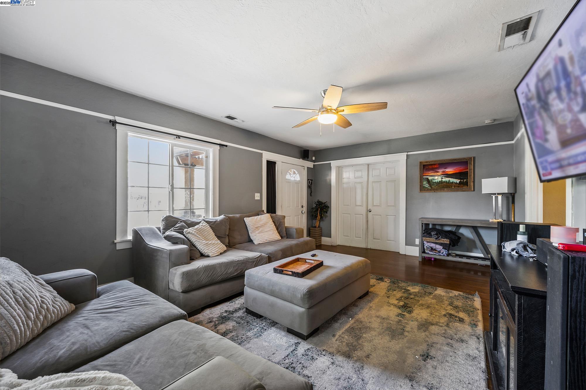 Detail Gallery Image 4 of 28 For 423 High St, Modesto,  CA 95354 - 3 Beds | 1 Baths
