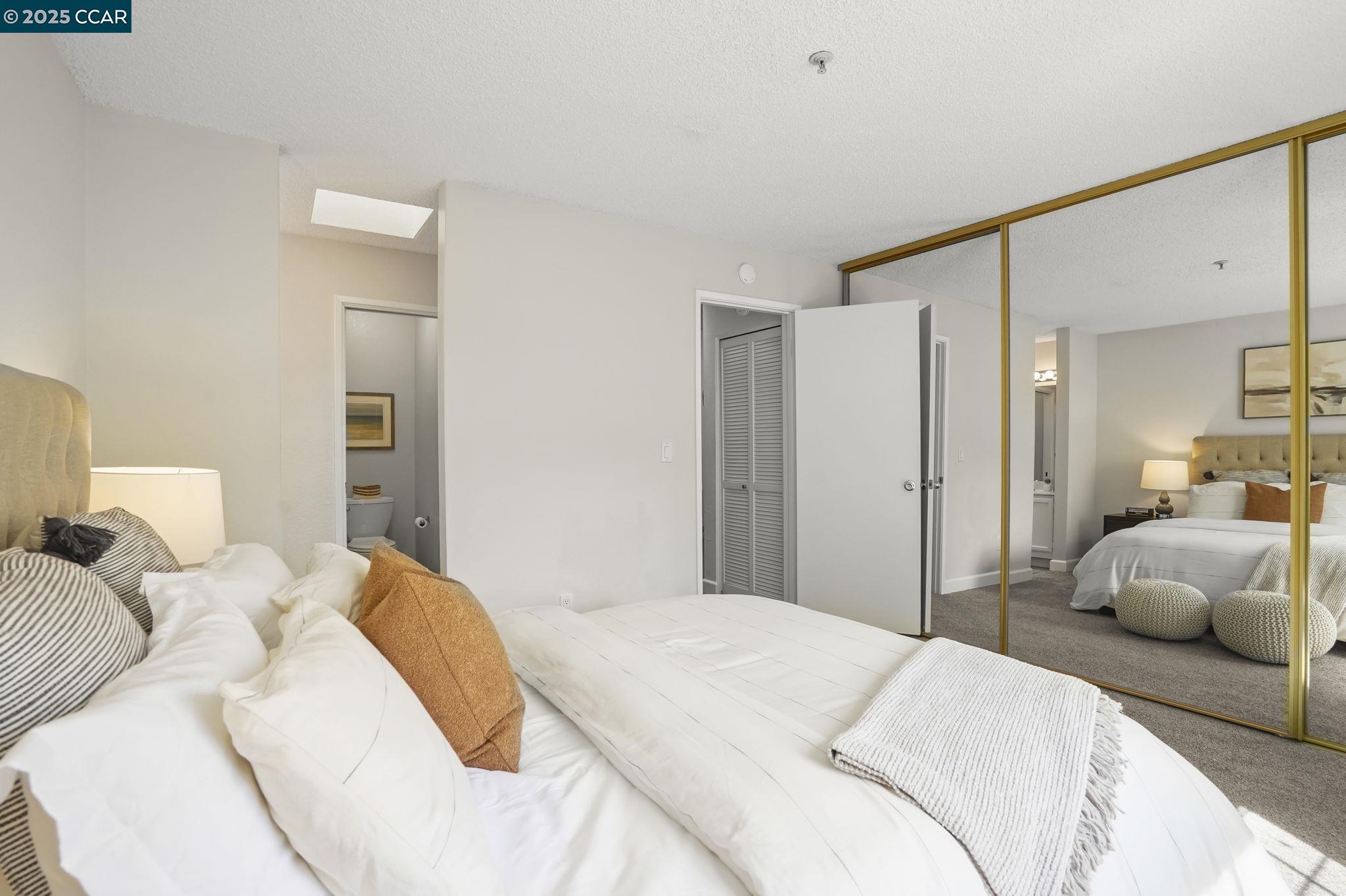 Detail Gallery Image 12 of 27 For 5059 Hiller Ln, Martinez,  CA 94553 - 2 Beds | 2/1 Baths