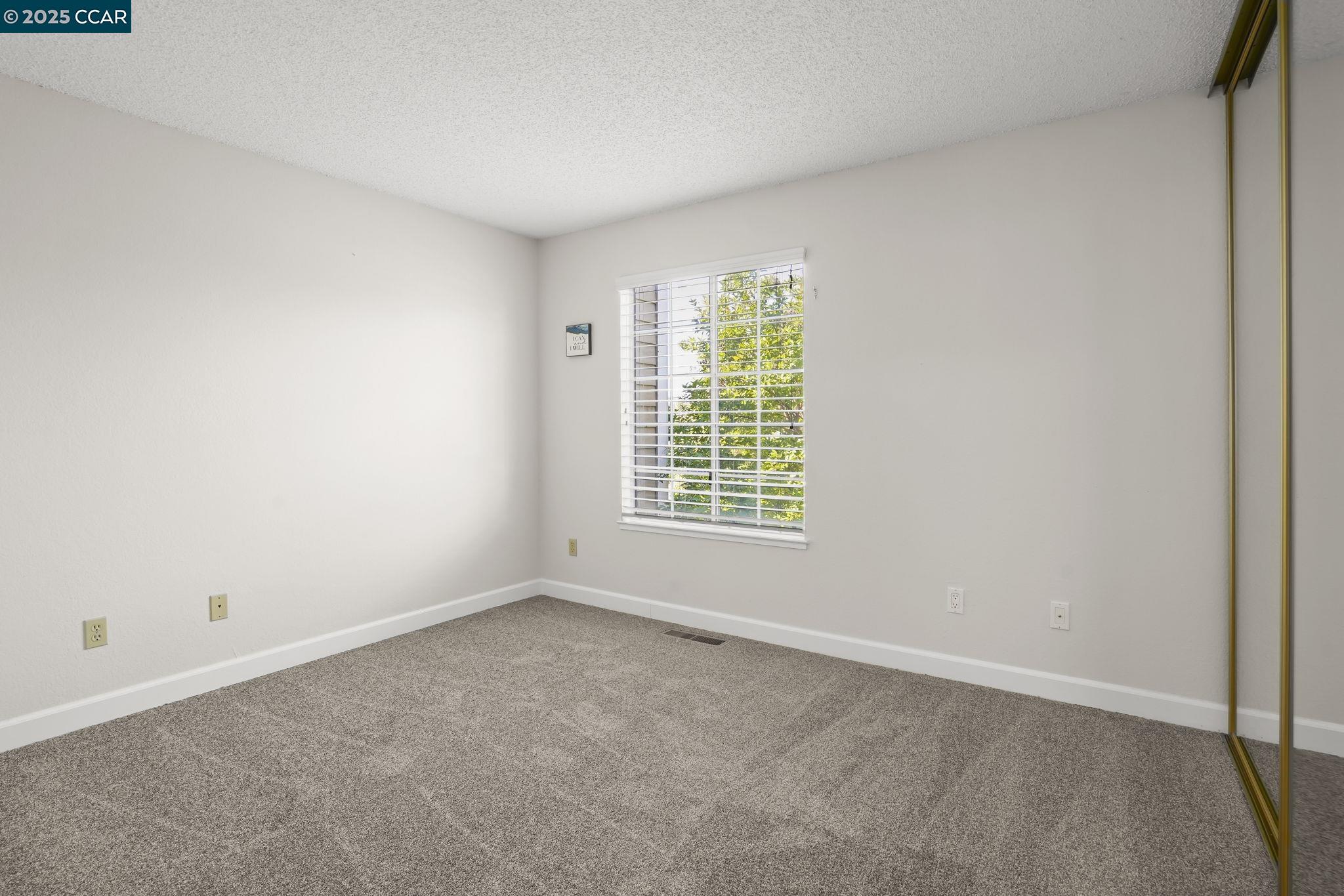 Detail Gallery Image 15 of 27 For 5059 Hiller Ln, Martinez,  CA 94553 - 2 Beds | 2/1 Baths
