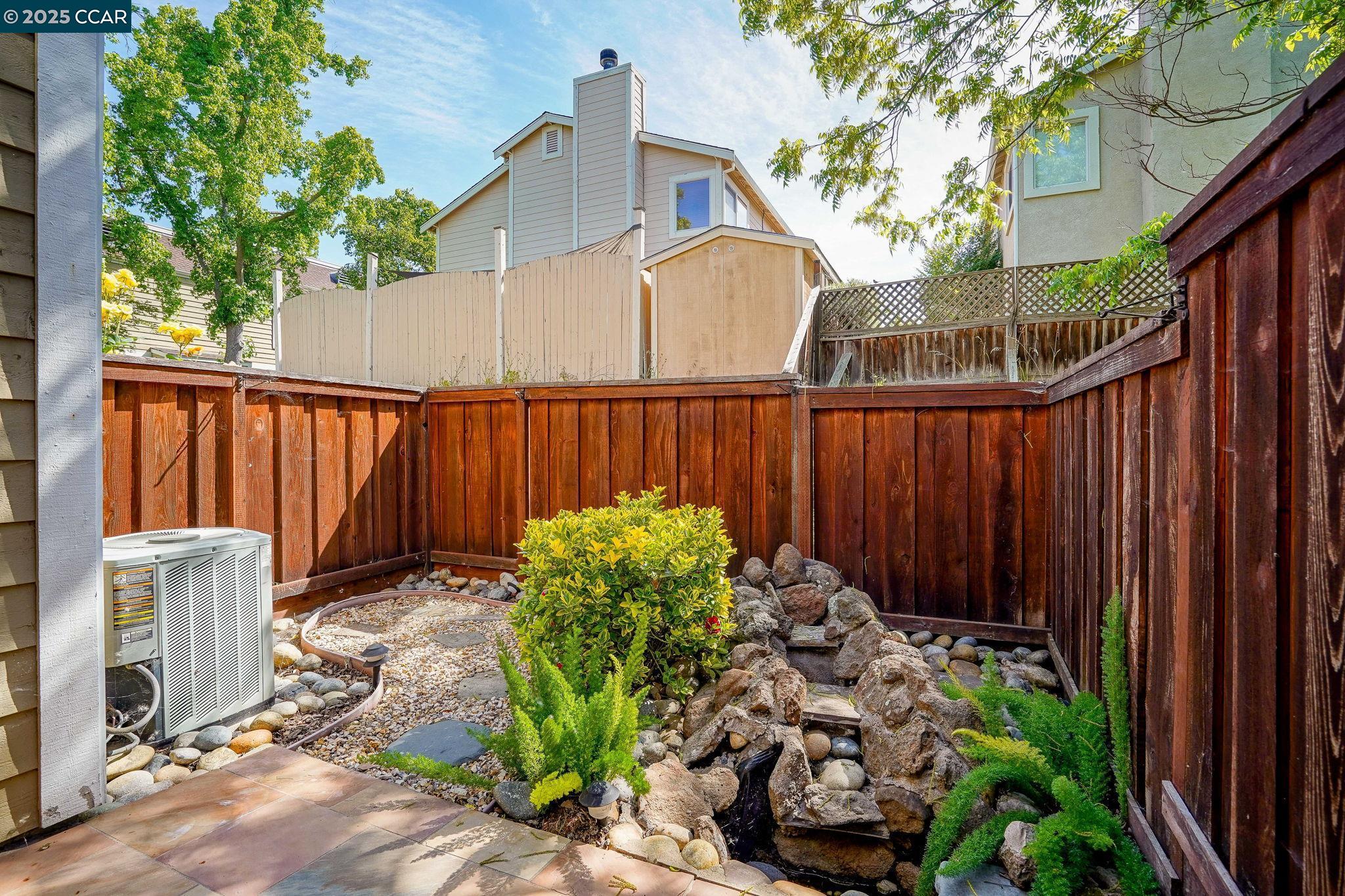 Detail Gallery Image 23 of 27 For 5059 Hiller Ln, Martinez,  CA 94553 - 2 Beds | 2/1 Baths