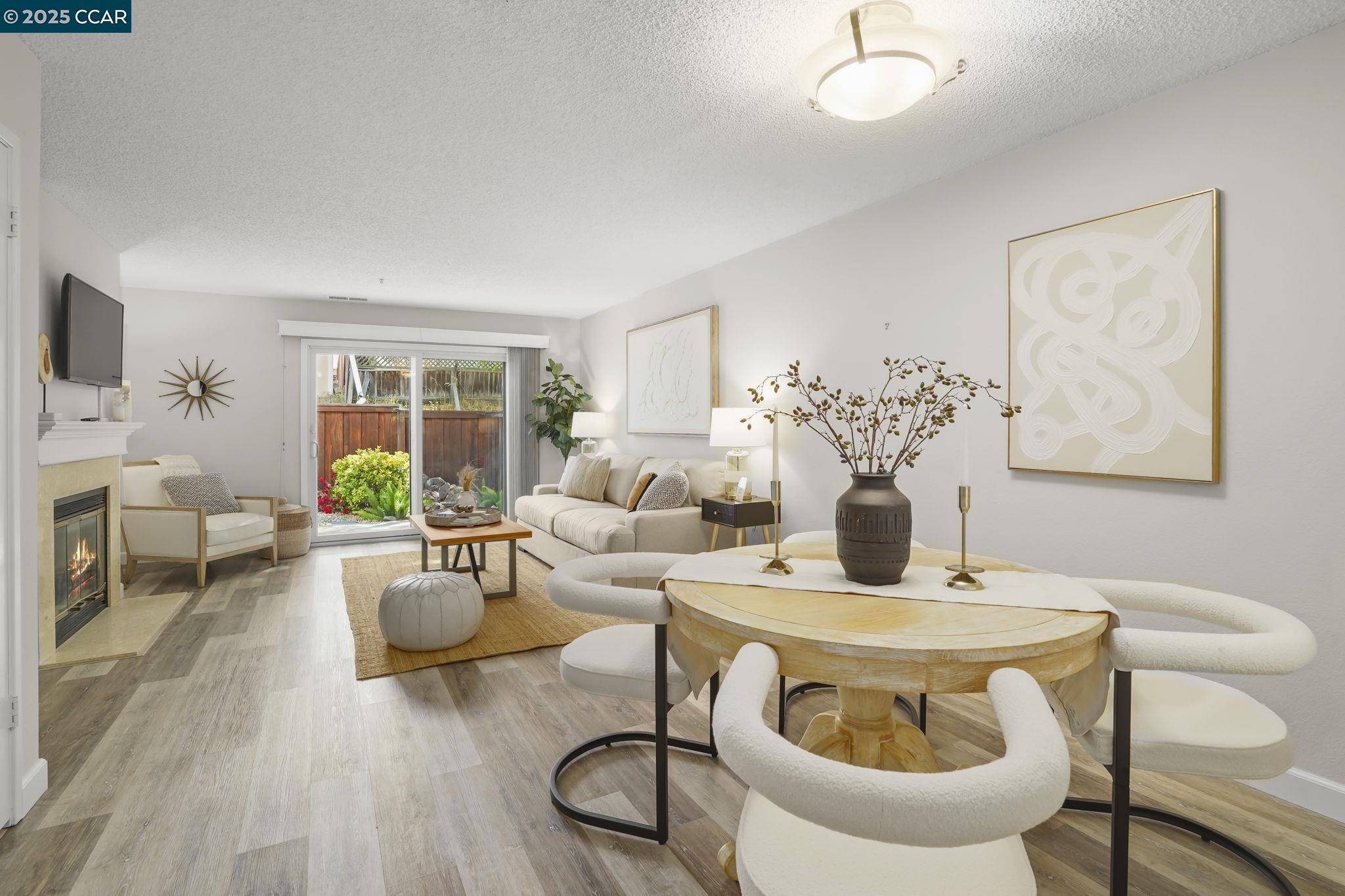 Detail Gallery Image 6 of 27 For 5059 Hiller Ln, Martinez,  CA 94553 - 2 Beds | 2/1 Baths