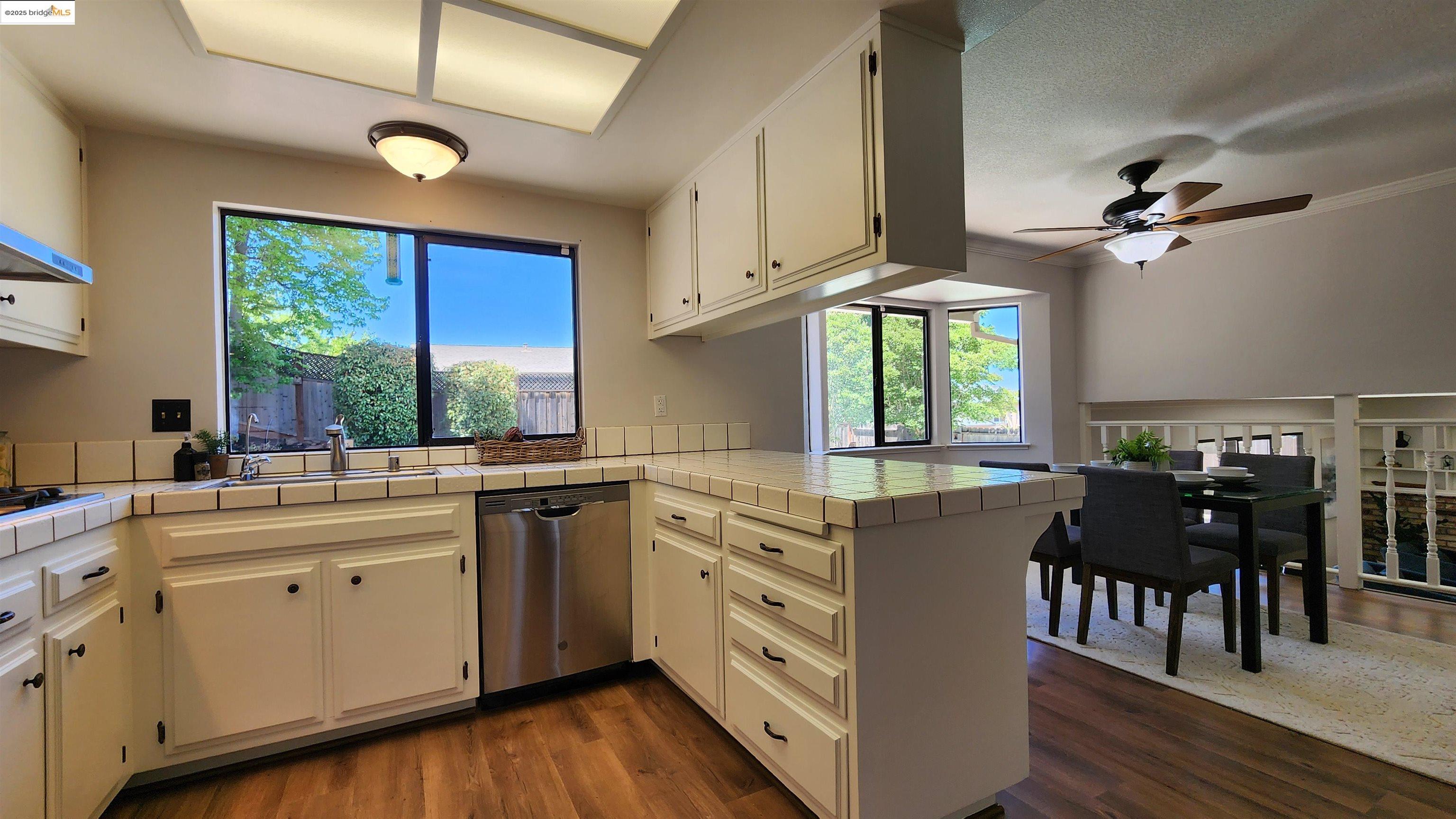 Detail Gallery Image 16 of 50 For 2320 Chardonnay Way, Antioch,  CA 94509 - 4 Beds | 2/1 Baths