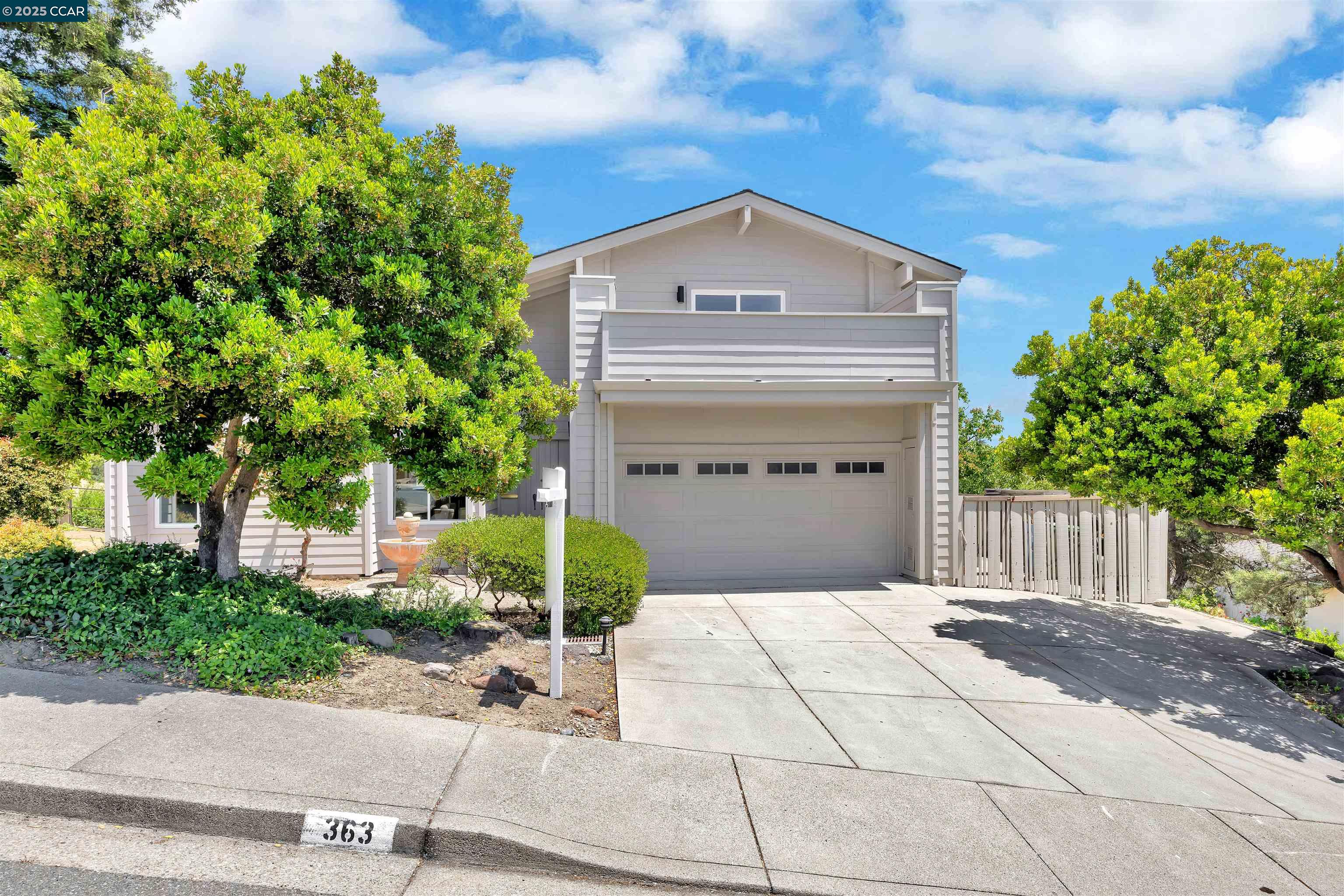 Detail Gallery Image 1 of 27 For 363 Calle La Montana, Moraga,  CA 94556 - 4 Beds | 2/1 Baths