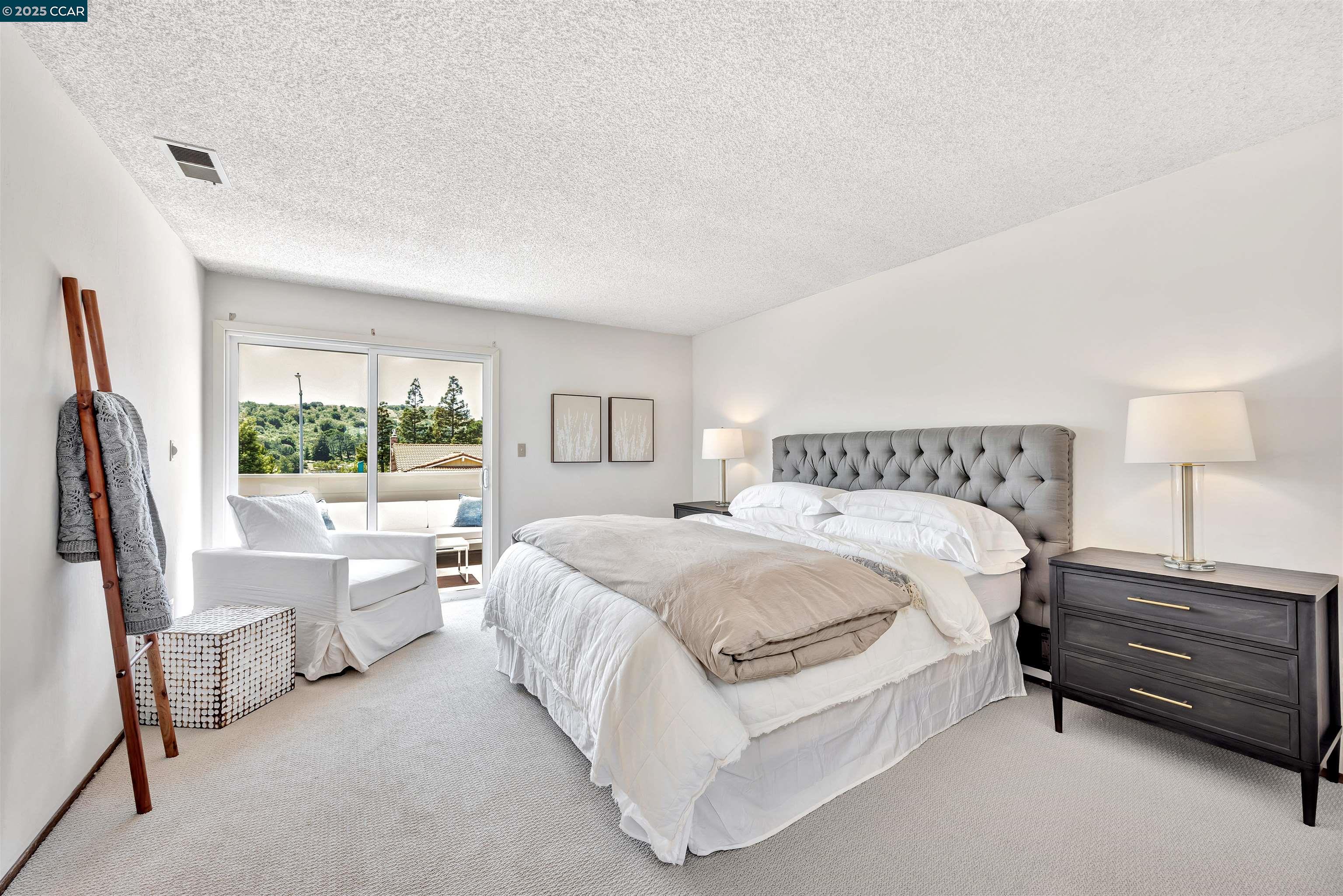 Detail Gallery Image 11 of 27 For 363 Calle La Montana, Moraga,  CA 94556 - 4 Beds | 2/1 Baths