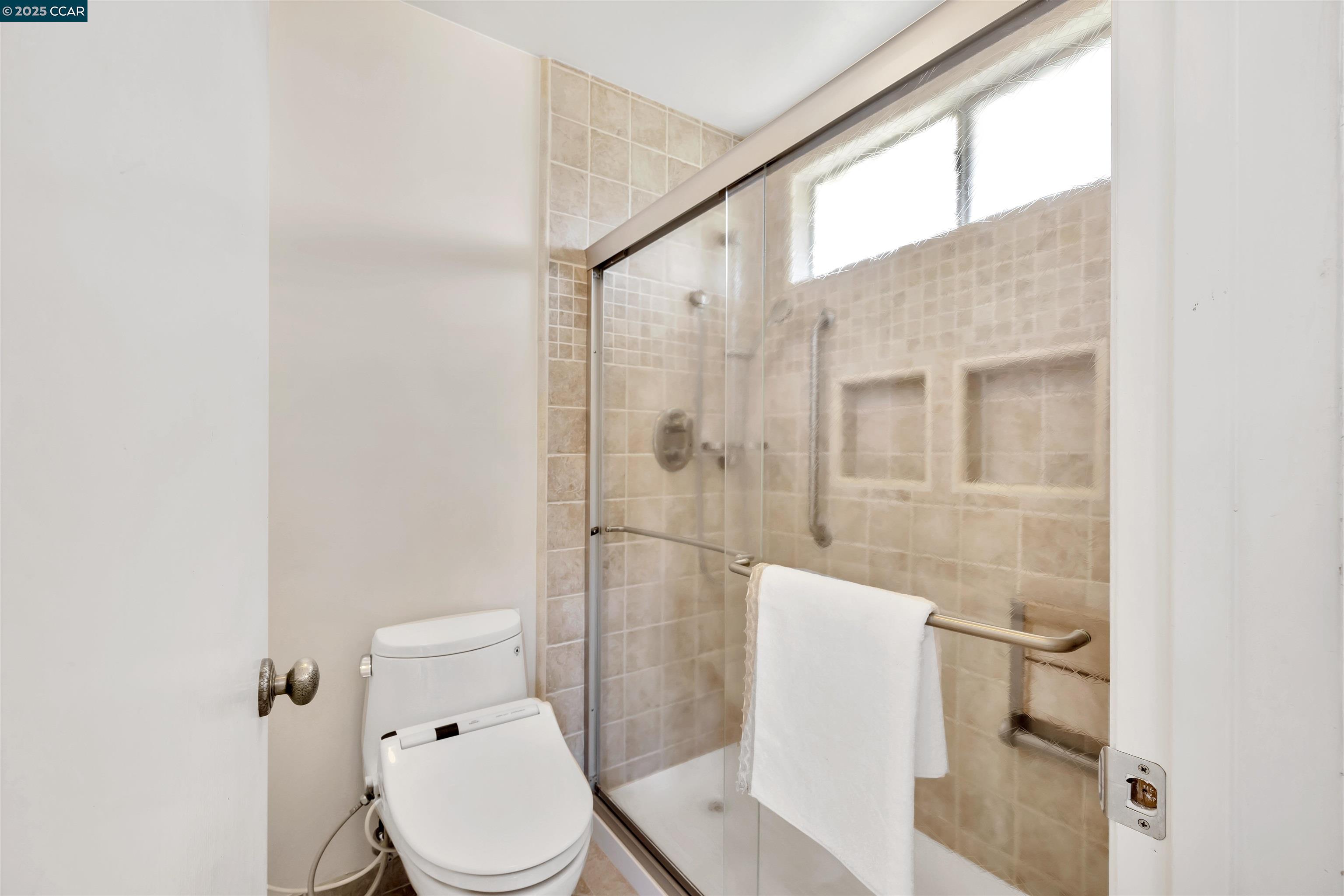 Detail Gallery Image 13 of 27 For 363 Calle La Montana, Moraga,  CA 94556 - 4 Beds | 2/1 Baths