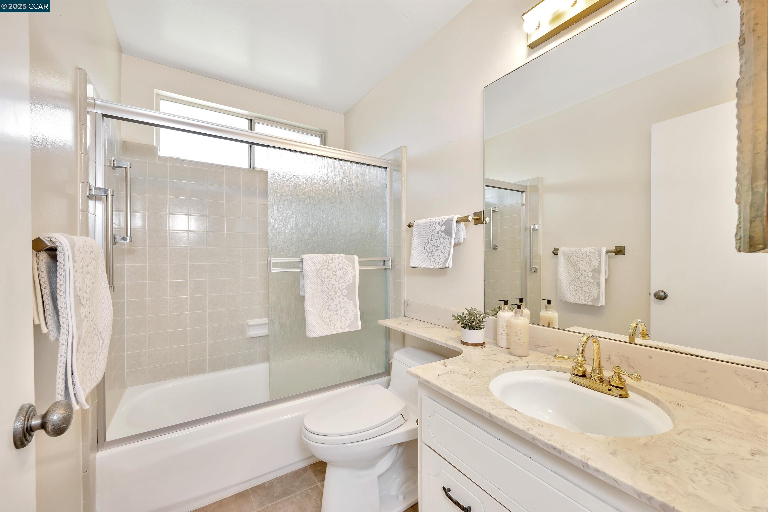 Detail Gallery Image 16 of 27 For 363 Calle La Montana, Moraga,  CA 94556 - 4 Beds | 2/1 Baths