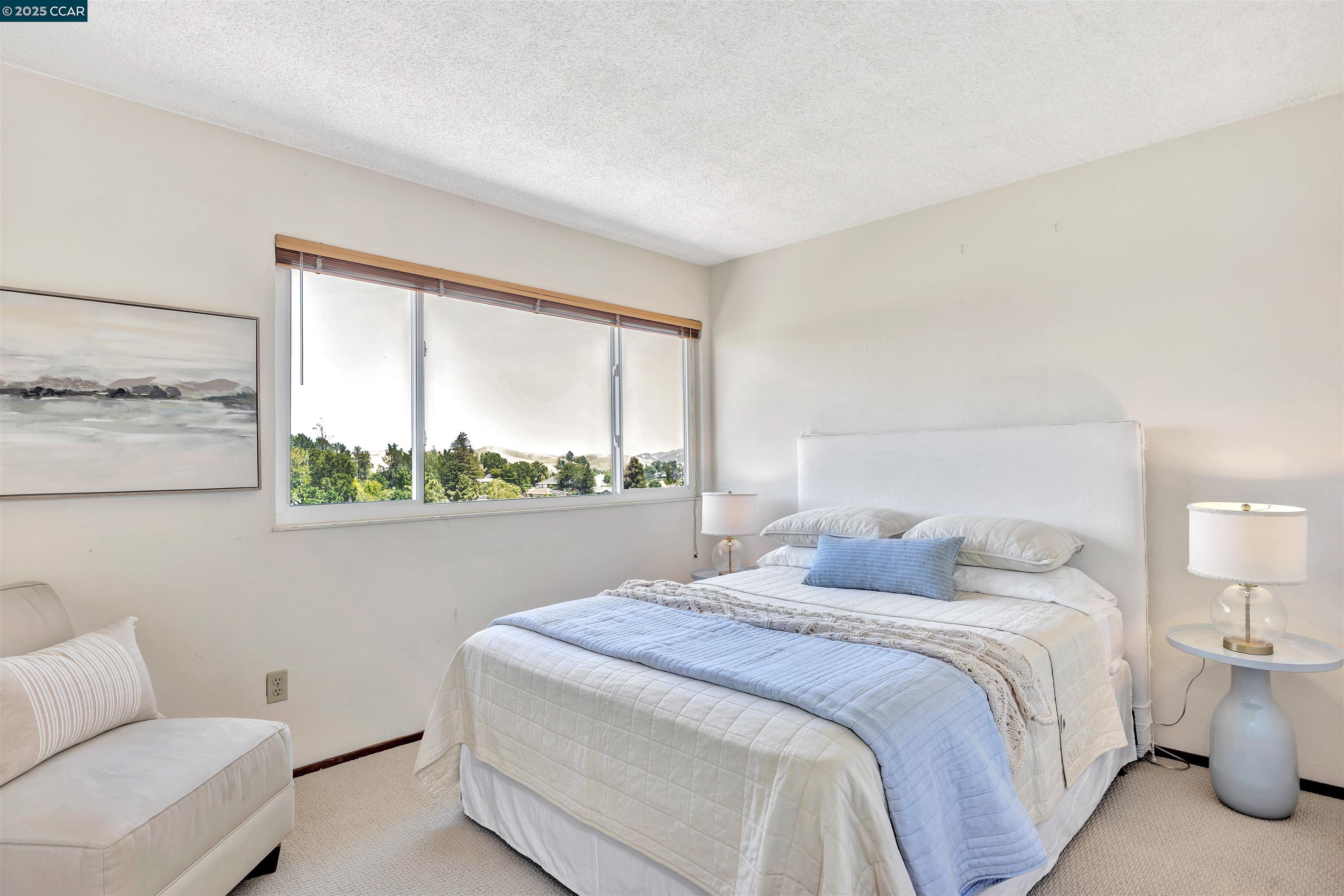 Detail Gallery Image 17 of 27 For 363 Calle La Montana, Moraga,  CA 94556 - 4 Beds | 2/1 Baths