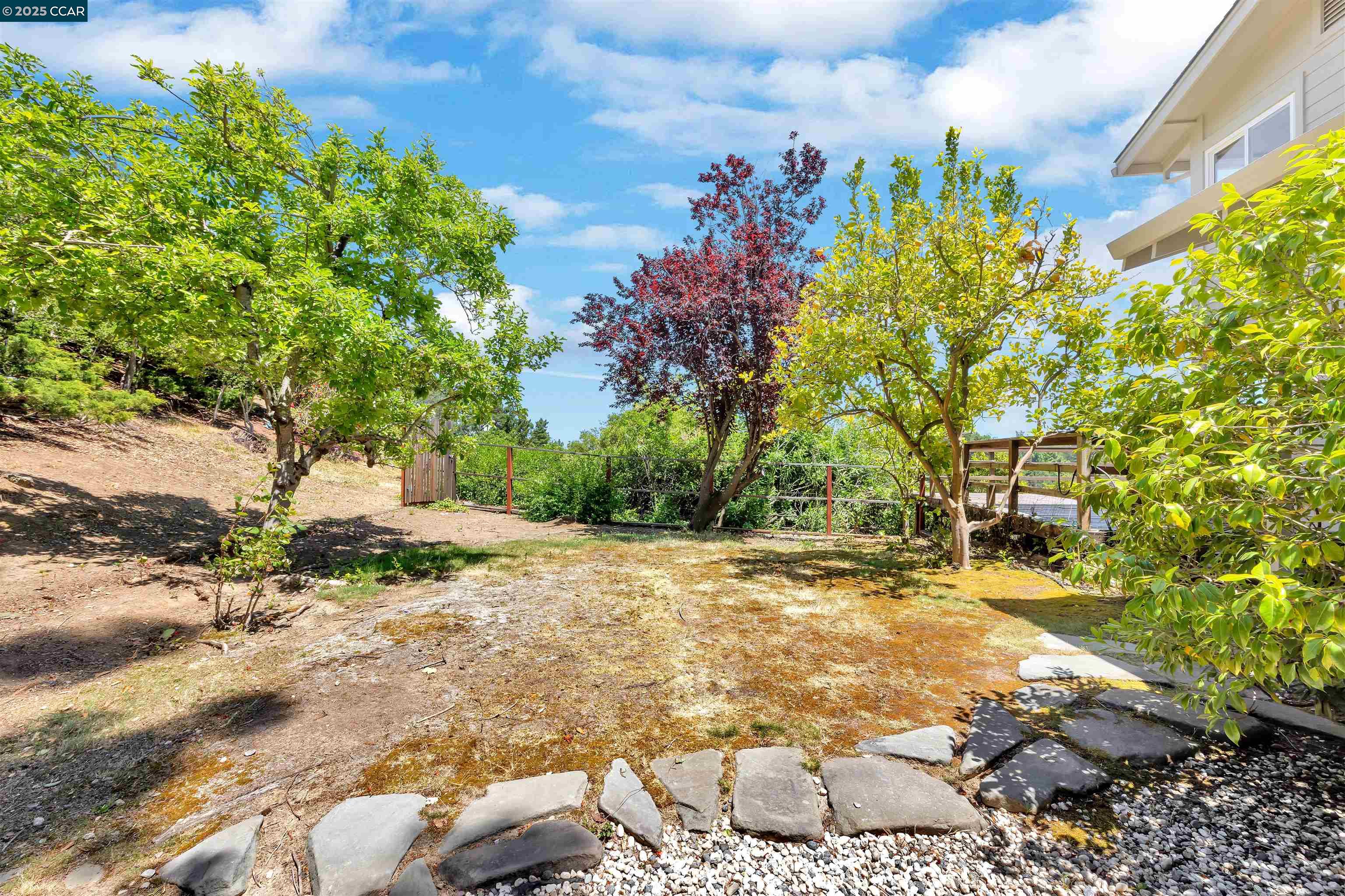 Detail Gallery Image 21 of 27 For 363 Calle La Montana, Moraga,  CA 94556 - 4 Beds | 2/1 Baths