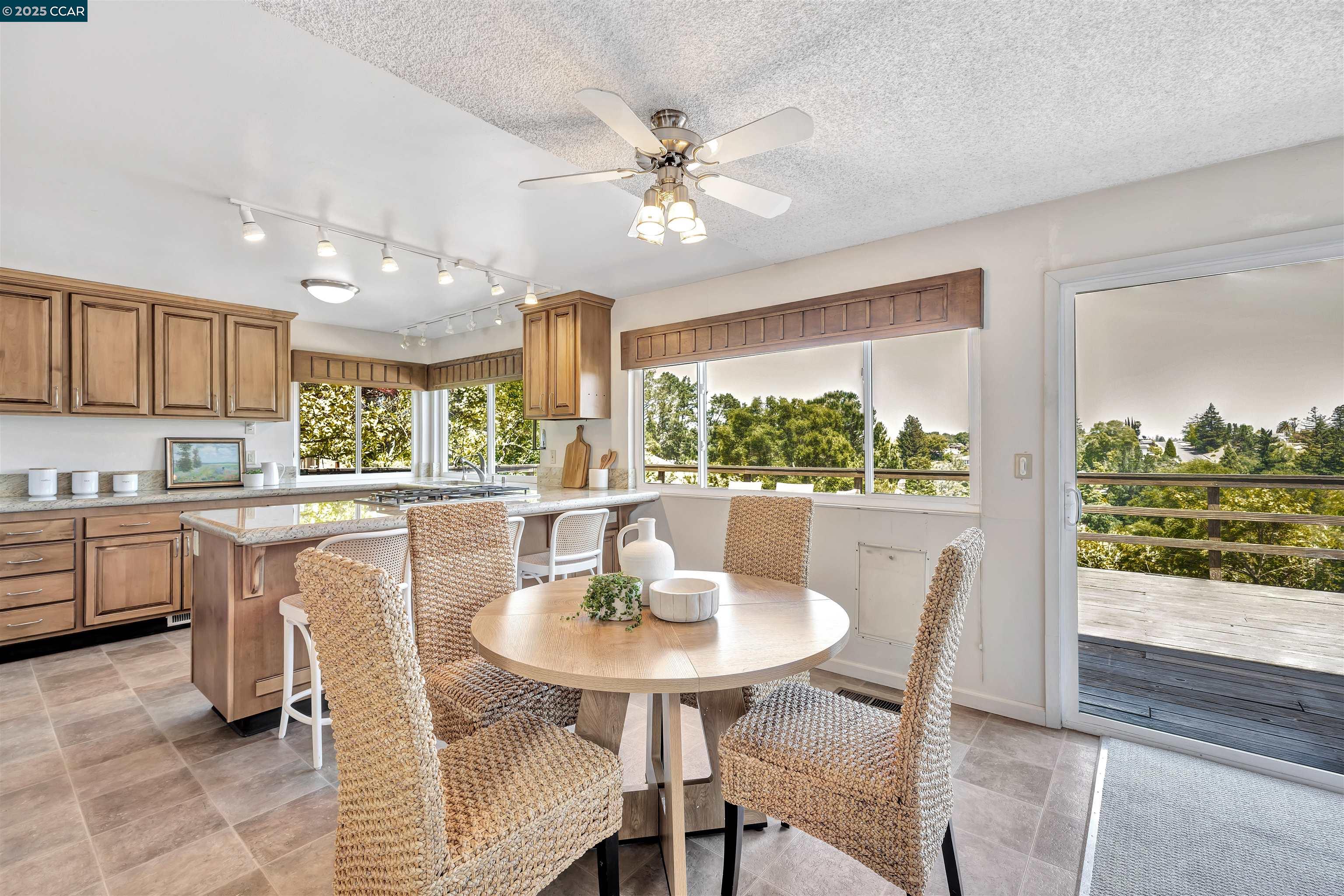 Detail Gallery Image 6 of 27 For 363 Calle La Montana, Moraga,  CA 94556 - 4 Beds | 2/1 Baths