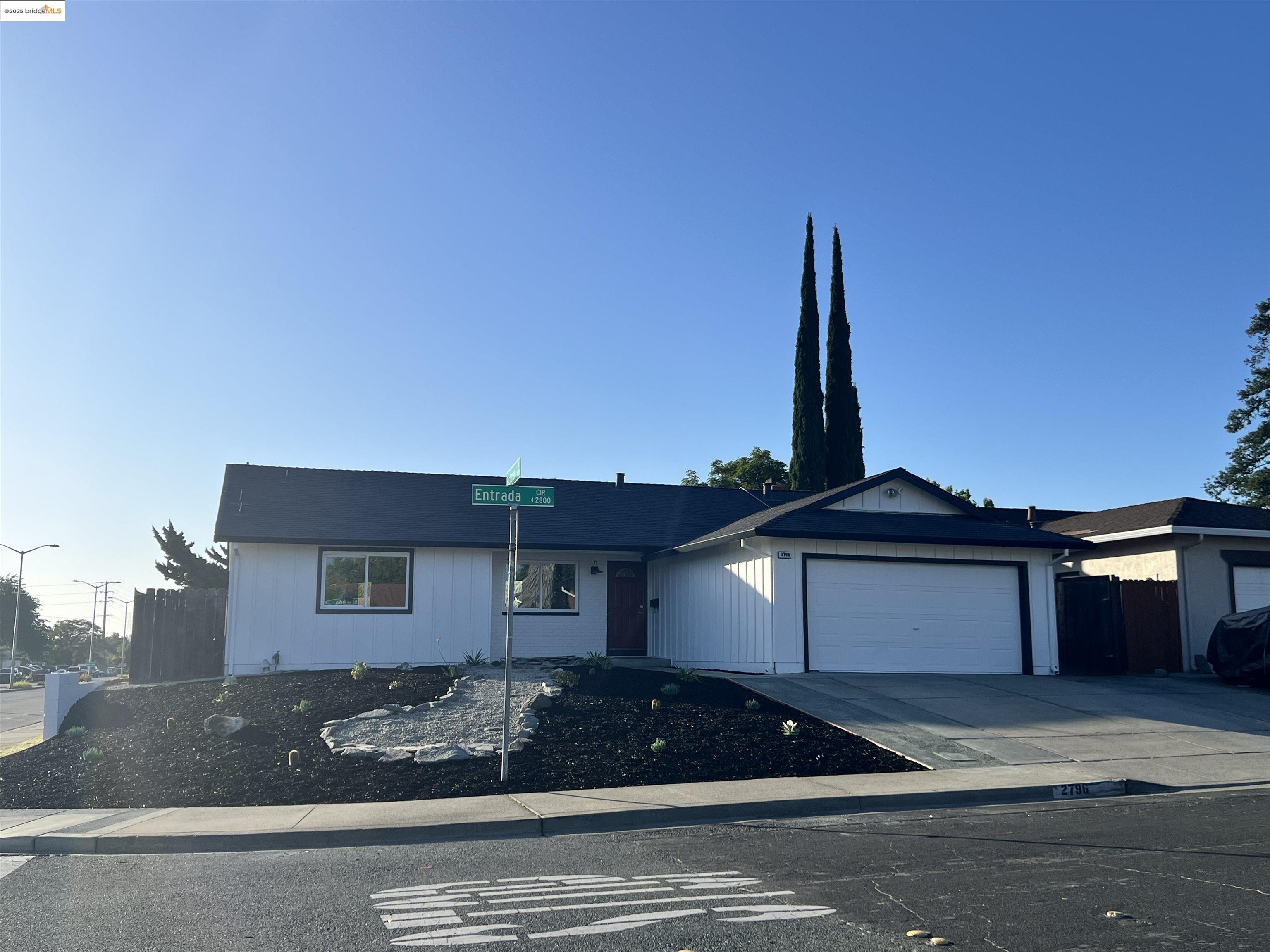 Detail Gallery Image 2 of 15 For 2796 Entrada Cir, Antioch,  CA 94509 - 4 Beds | 2 Baths