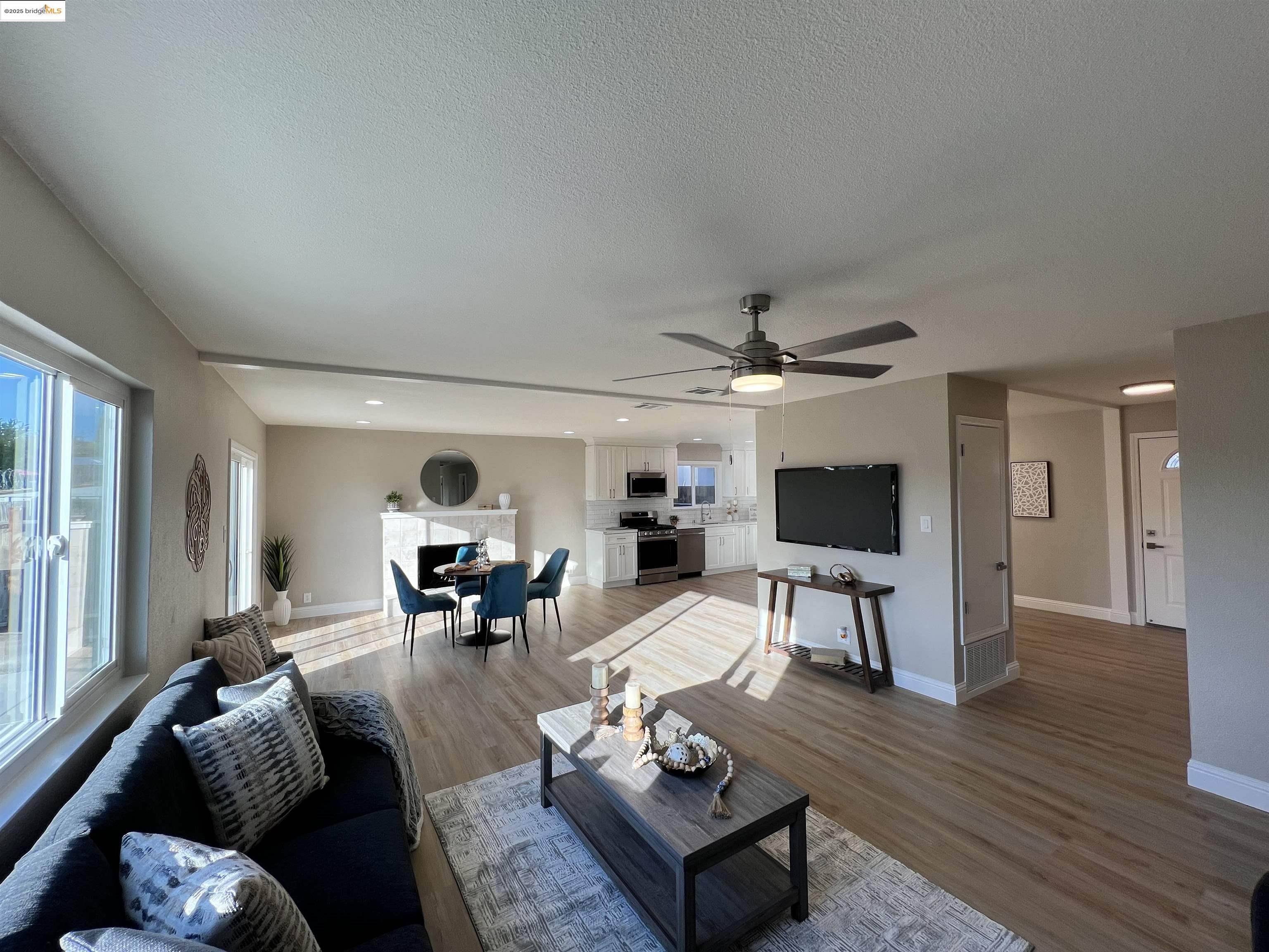 Detail Gallery Image 11 of 15 For 2796 Entrada Cir, Antioch,  CA 94509 - 4 Beds | 2 Baths