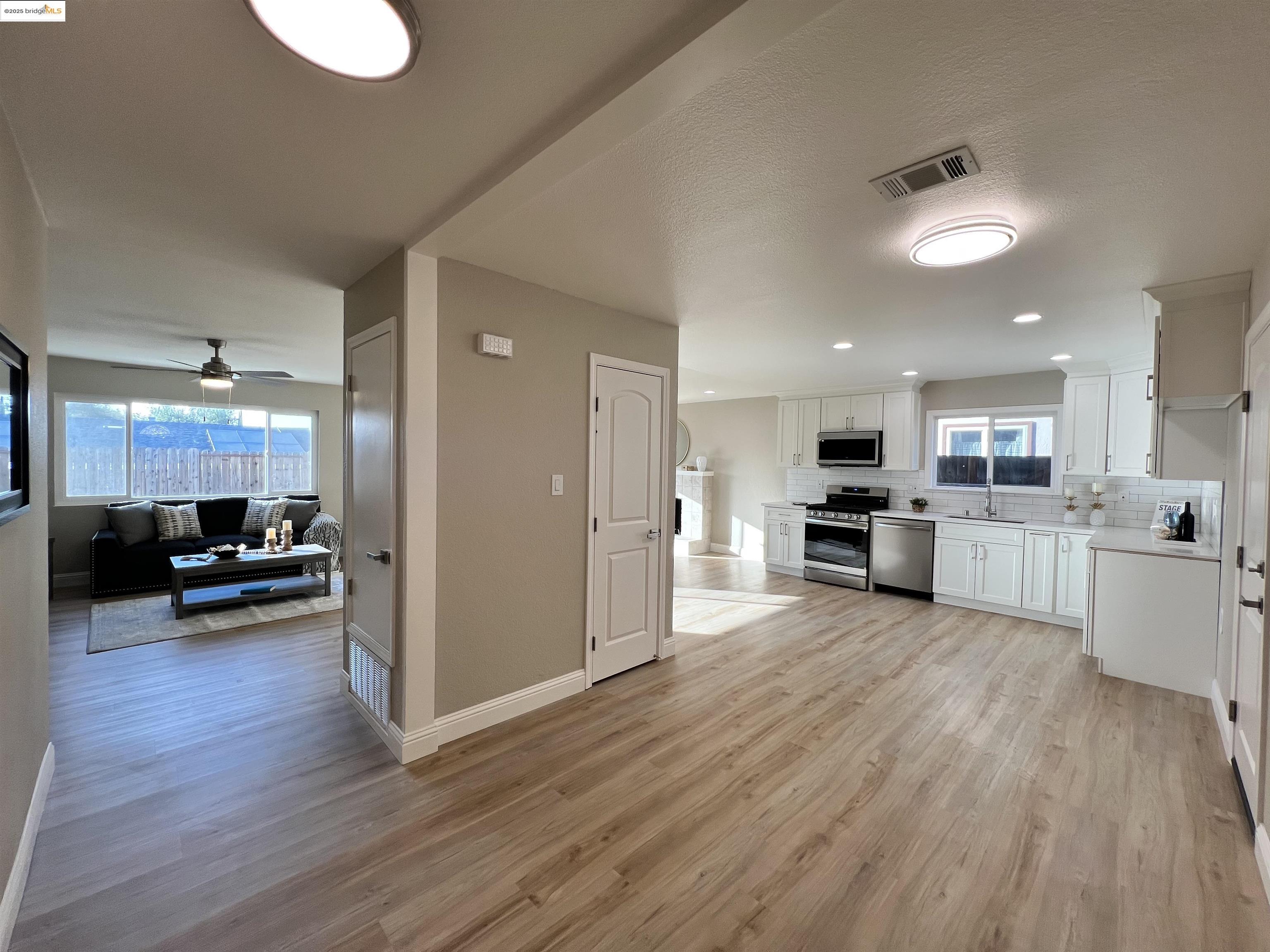 Detail Gallery Image 14 of 15 For 2796 Entrada Cir, Antioch,  CA 94509 - 4 Beds | 2 Baths