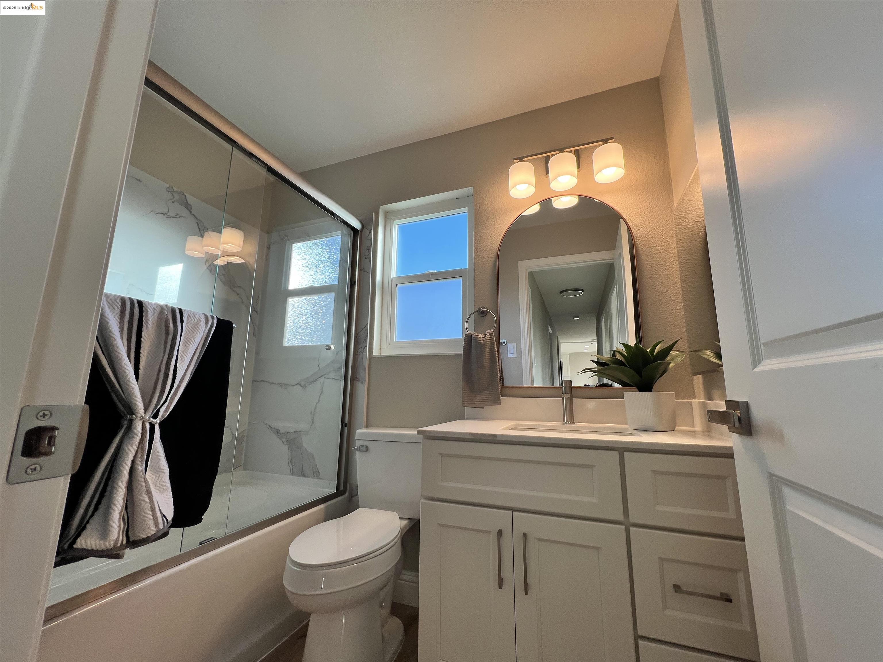 Detail Gallery Image 8 of 15 For 2796 Entrada Cir, Antioch,  CA 94509 - 4 Beds | 2 Baths