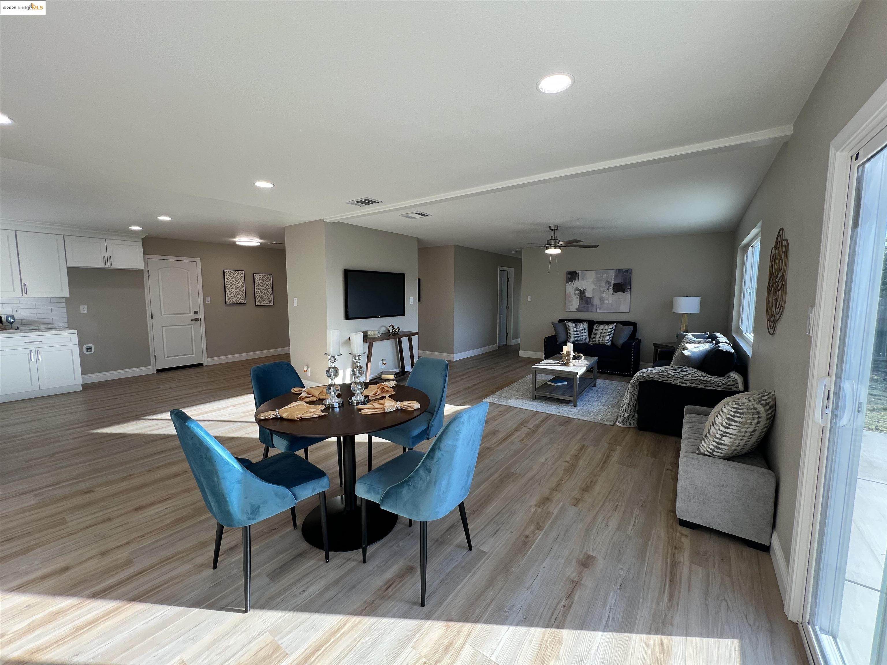 Detail Gallery Image 10 of 15 For 2796 Entrada Cir, Antioch,  CA 94509 - 4 Beds | 2 Baths