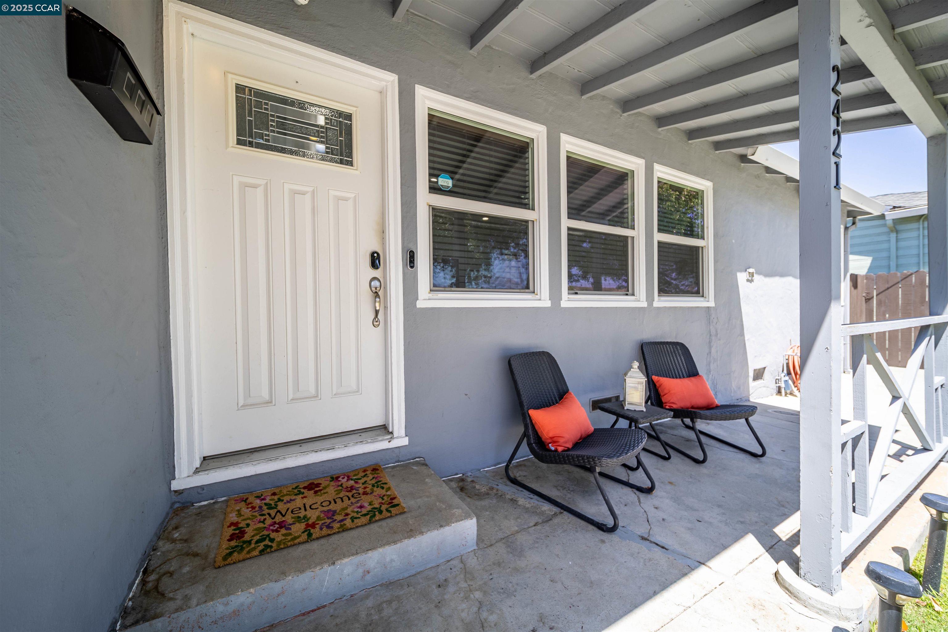 Detail Gallery Image 4 of 39 For 2421 Lincoln Ave, Richmond,  CA 94804 - 3 Beds | 1 Baths