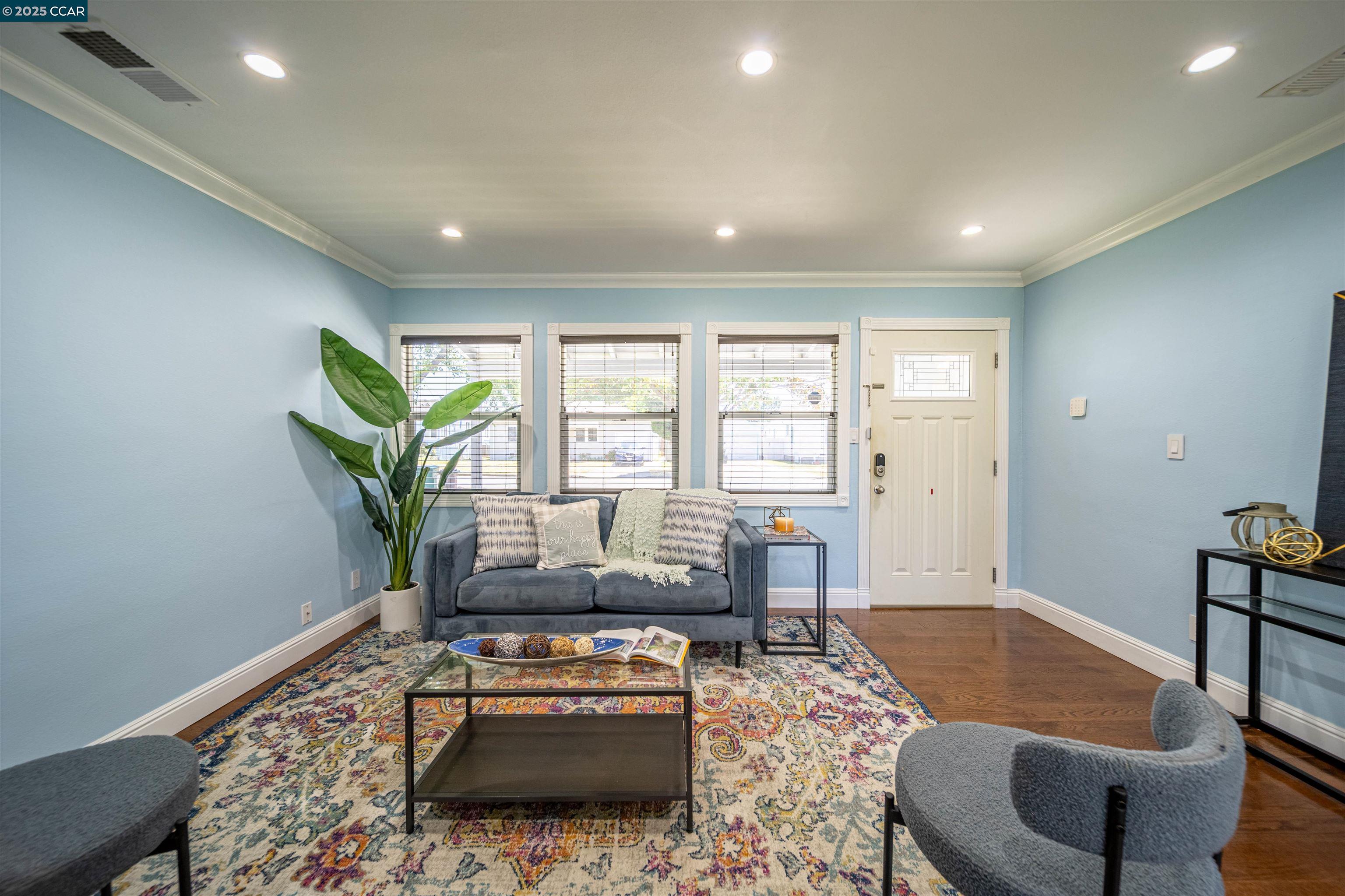 Detail Gallery Image 8 of 39 For 2421 Lincoln Ave, Richmond,  CA 94804 - 3 Beds | 1 Baths