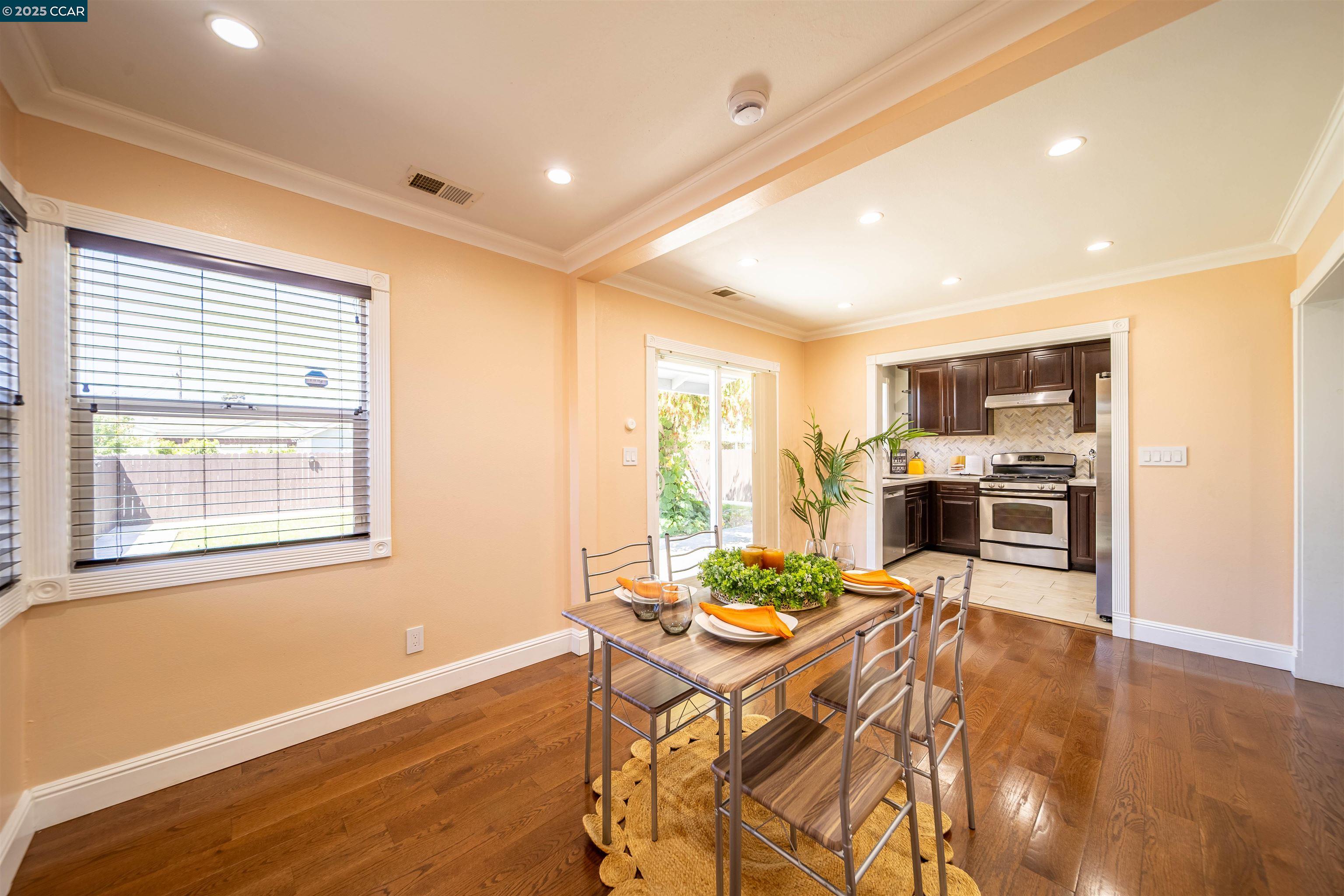 Detail Gallery Image 10 of 39 For 2421 Lincoln Ave, Richmond,  CA 94804 - 3 Beds | 1 Baths
