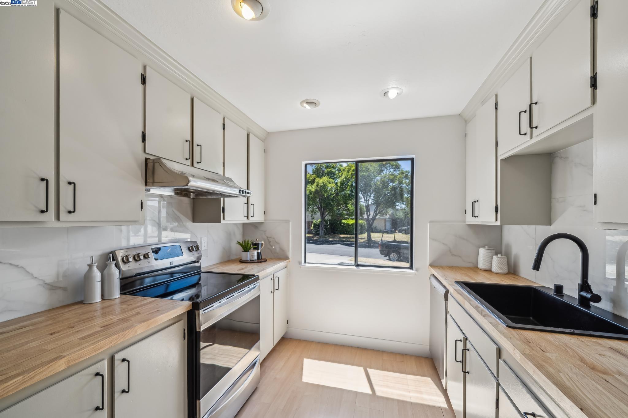 Detail Gallery Image 16 of 58 For 1764 via Flores, San Jose,  CA 95132 - 3 Beds | 2 Baths