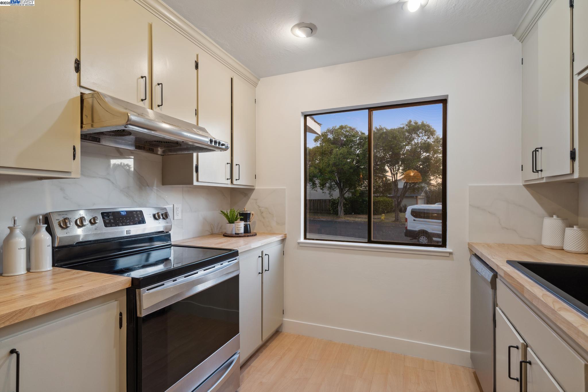 Detail Gallery Image 17 of 58 For 1764 via Flores, San Jose,  CA 95132 - 3 Beds | 2 Baths