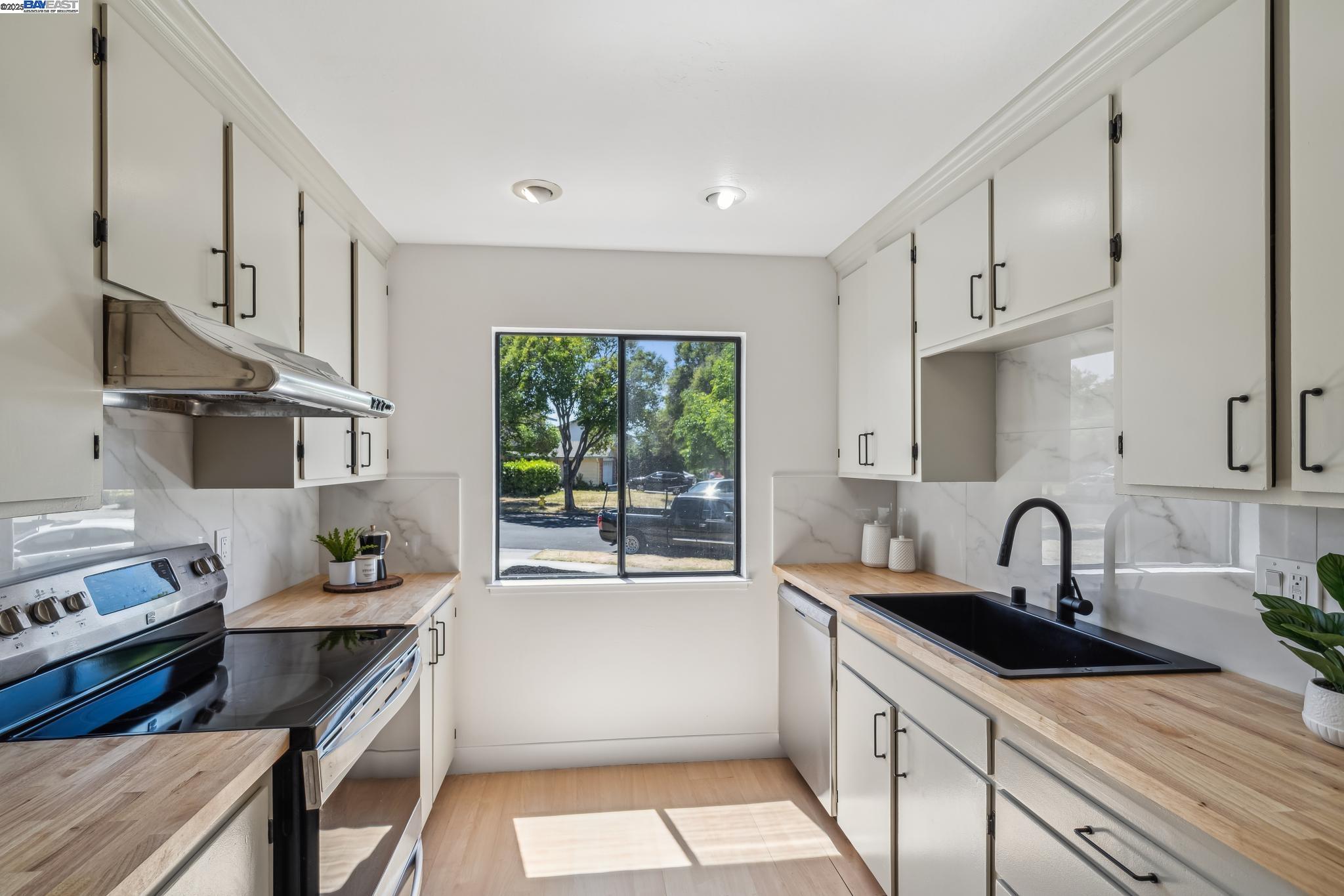 Detail Gallery Image 18 of 58 For 1764 via Flores, San Jose,  CA 95132 - 3 Beds | 2 Baths