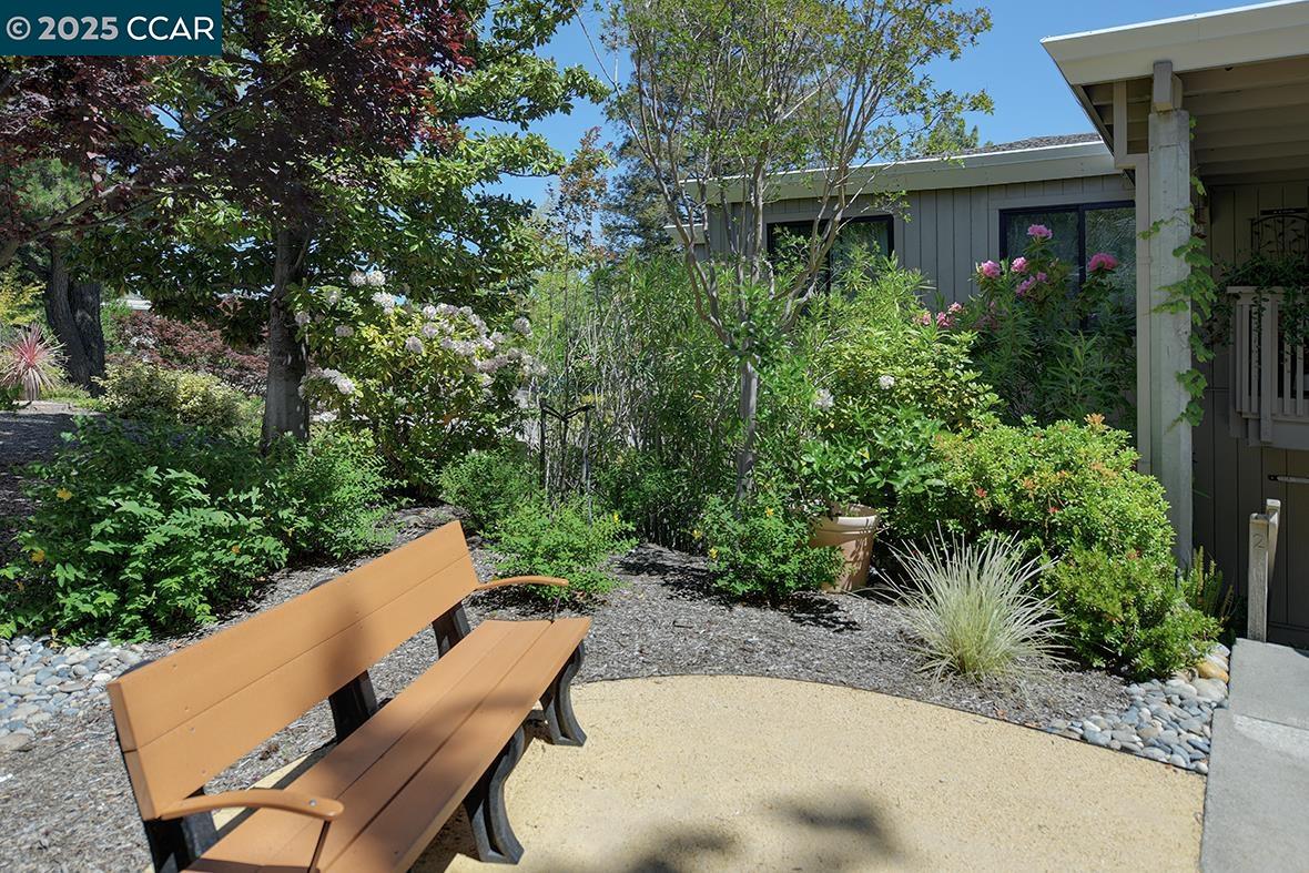 Detail Gallery Image 2 of 42 For 1400 Canyonwood #3,  Walnut Creek,  CA 94595 - 2 Beds | 1 Baths