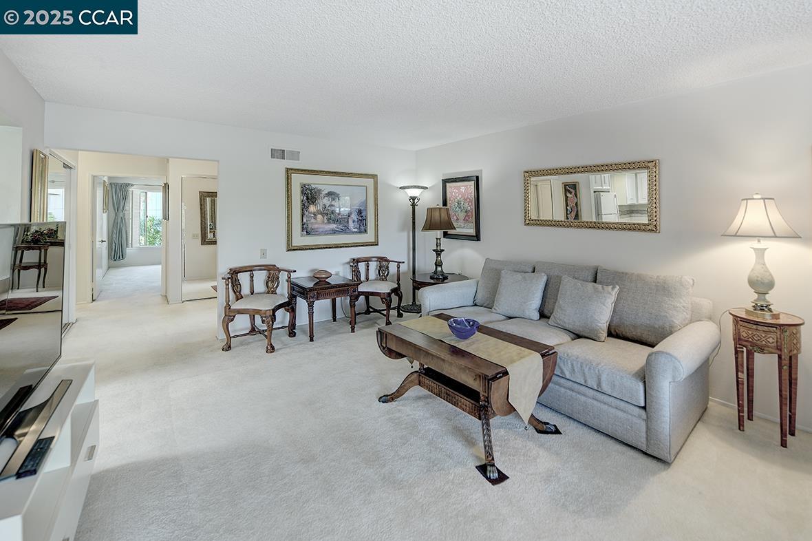 Detail Gallery Image 16 of 42 For 1400 Canyonwood #3,  Walnut Creek,  CA 94595 - 2 Beds | 1 Baths