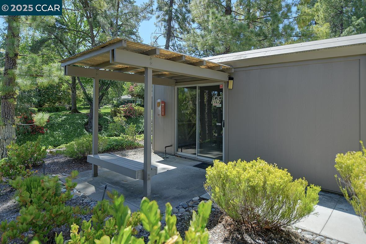 Detail Gallery Image 28 of 42 For 1400 Canyonwood #3,  Walnut Creek,  CA 94595 - 2 Beds | 1 Baths