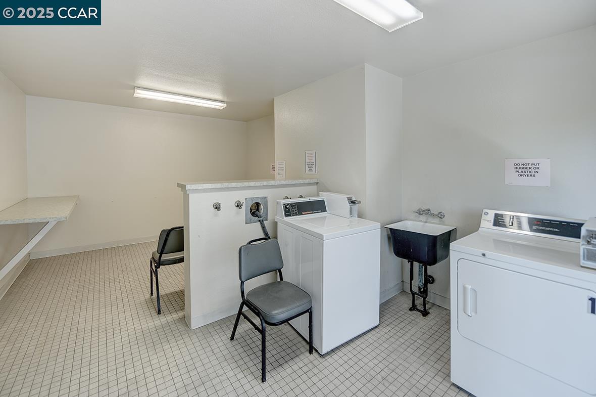 Detail Gallery Image 29 of 42 For 1400 Canyonwood #3,  Walnut Creek,  CA 94595 - 2 Beds | 1 Baths